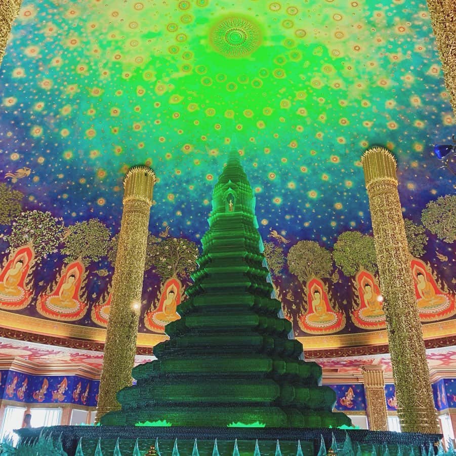のインスタグラム：「. . ワットパクナム🇹🇭 タイに行ったら行ってみたいなーって思ってたところ。 本当幻想的で綺麗でした🥺💚 . . . . #tailand #tai #bangkok #watpaknam #trip #instagood #idol  #タイ #タイ旅行 #バンコク #ワットパクナム」