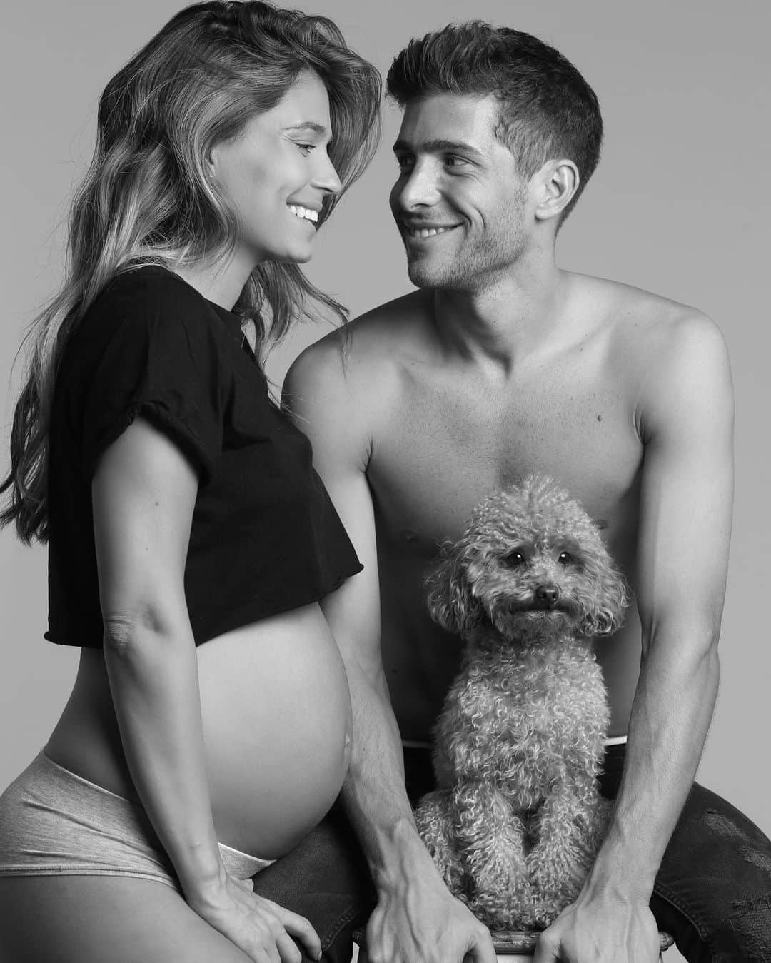 のインスタグラム：「Today is your day @coralsimanovich 🎈!Happy birthday to you!! I wish you all the best in the world! Health, love and success. Thank you for being the best wife and I’m sure you will be the best mum too ❤️ ! Baloo, metuka and I love you very much!! Mazal tov ✋🏼🎊🎉🎁」