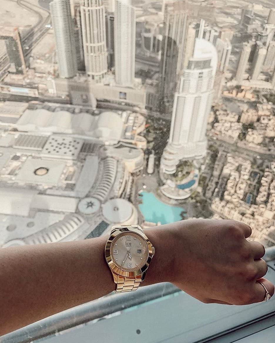のインスタグラム：「Made it to the top ! ✌🏼Thank you @endlesslara 🤗 #icewatch #changeyoucan #icesteel #view #watch #steel #travel #world #gold」