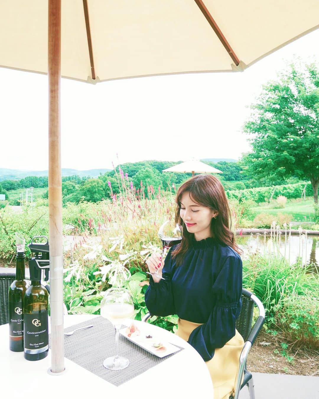 のインスタグラム：「* 余市町occigabiワイナリーのテラス席🥺💓 おフランスに居るかと錯覚してまう🍇 フランス人は10着しか服を持たない #は無理」