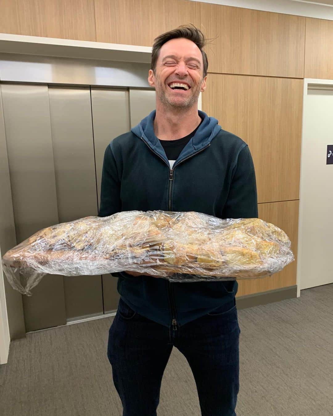 ヒュー・ジャックマンさんのインスタグラム写真 - (ヒュー・ジャックマンInstagram)「🥪 🚚」9月9日 21時10分 - thehughjackman