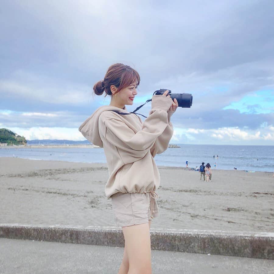 山崎春佳さんのインスタグラム写真 - (山崎春佳Instagram)「ᗦ↞︎◃︎ 〜 . 先週末は江ノ島へ遊びに行ってきました！ 久々にゆっくり海に行けて嬉しかったなぁ❁ . おにゅうのパーカーは  @titivatejp のもの𓆫 かわいい色！ . #me #yesterday #fun #sea #beach #enoshima #smile #camera #ootd #coordinate #fashion #foodie #titivate #パーカー #裾ドローストリング裏起毛パーカー #ティティベイト #カメラ女子 #カメラ #江ノ島 #鎌倉」9月9日 21時14分 - haruka_yamazaki