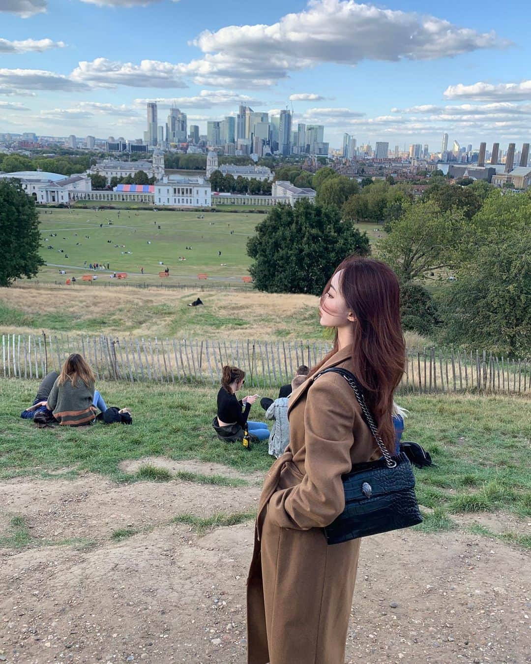 キム・ダビンさんのインスタグラム写真 - (キム・ダビンInstagram)「그리니치 천문대 올라갈땐 절대 옆을 보지 마세요 ❗️ #다비in영국 #dabeen_travel」9月9日 21時20分 - daxbin