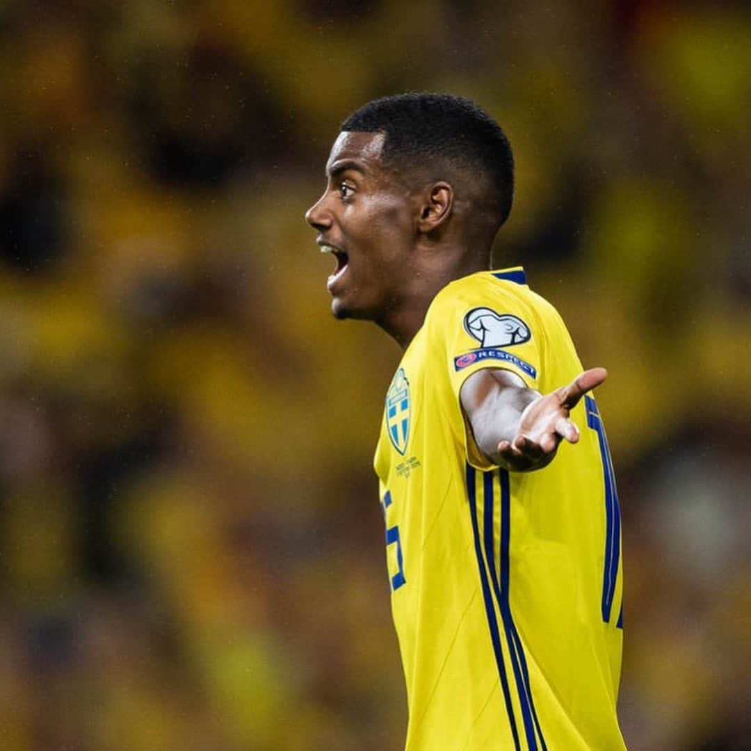 のインスタグラム：「Långt från vår högsta nivå igår kväll, men många matcher kvar. Alltid en ära!💙💛」