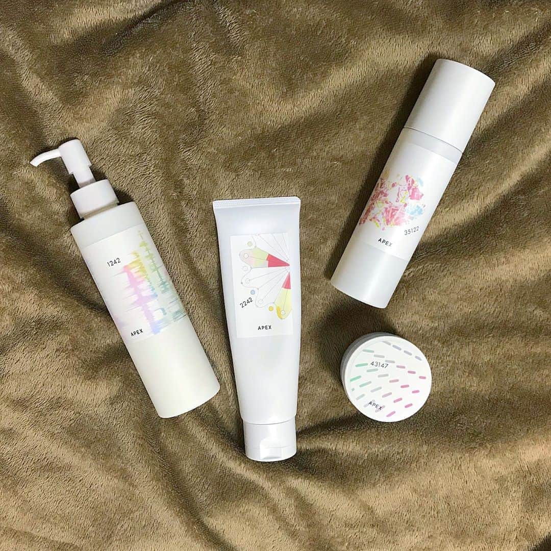 富久美玲のインスタグラム：「_ . 〜基礎化粧品について〜 . 18歳の頃から使っているAPEXが 今回で2度目のリニューアル！！！ . さらに個肌対応度が増して、もう 感動しまくり😳😳 APEX無しでは生きていけないw . #スキンケア#基礎化粧品#新apex#polaapex#愛用#クレンジング#ウォッシュ#フルイド#エマルション#個肌対応」