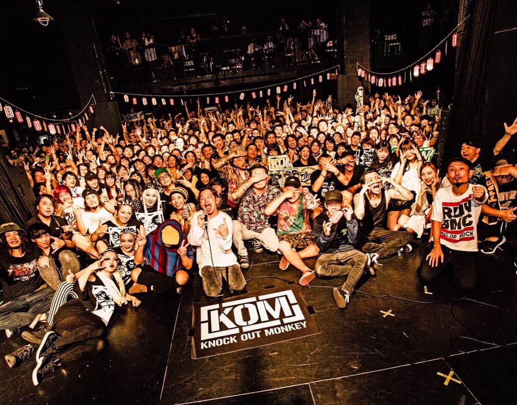 KAI_SHiNEさんのインスタグラム写真 - (KAI_SHiNEInstagram)「0907 猿爆祭@HARBOR STUDIO🔥 Thanxxx‼︎🤘🤘🤘 KOMのやりたい事が詰まった楽しい1日でした✨ Big Up 2 @kom_official1002 ‼︎🐵 #猿爆祭 #kobe #harborstudio #yamaarashi #live #life #vibe  #集合写真の俺どーこだ？ #難易度4 #山嵐 #感謝 #jp」9月9日 21時34分 - kai_shine134