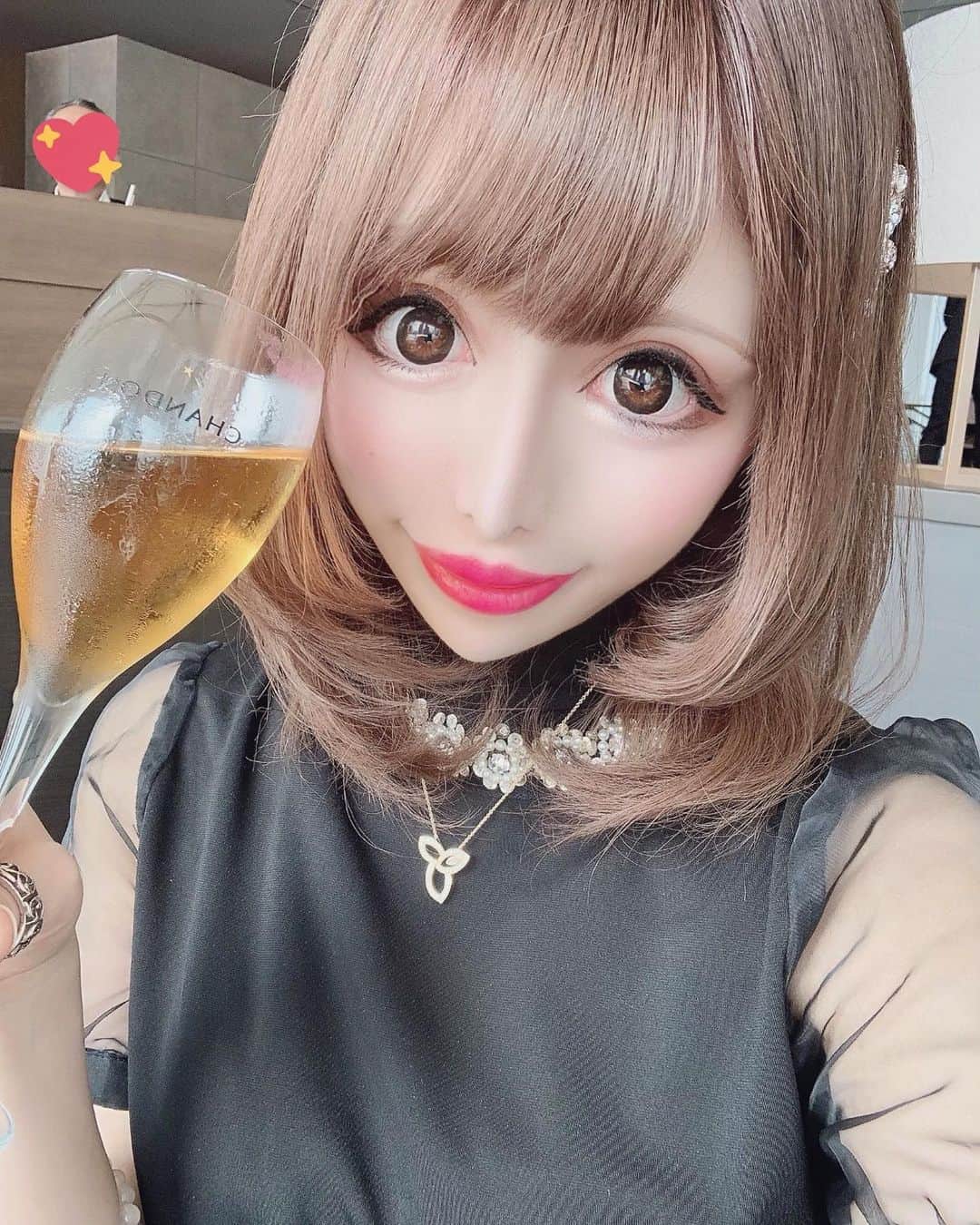 ねねーしゅのインスタグラム：「美味しいお酒が飲みたい🍷🍶🍾🍺🍸 インスタ映えする生活がしたい(切実)  #歌舞伎町#キャバクラ#新宿#キャバ嬢#お酒#シャンパン#日本酒#ビール#ワイン#飲みたい#美味しいお酒所望」