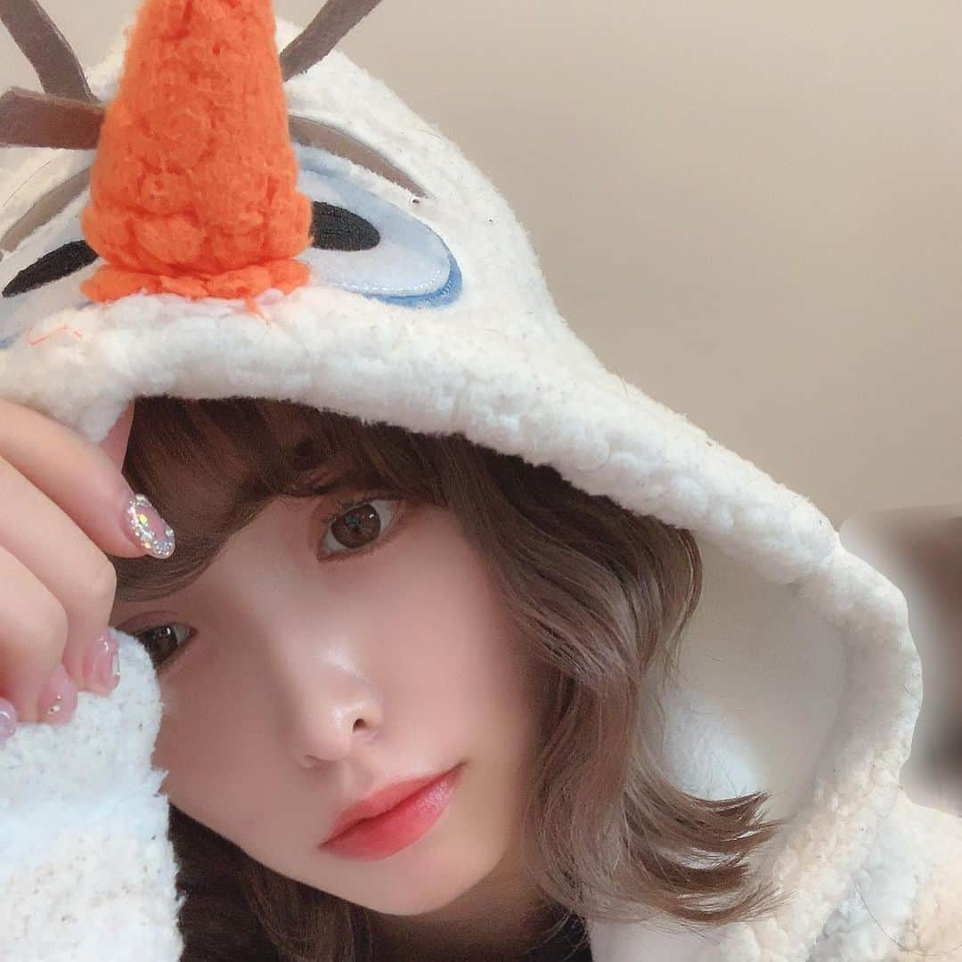 川崎成美さんのインスタグラム写真 - (川崎成美Instagram)「珍しく自撮りおらふちゃん。 どっかのディズニーランドで売ってるおらふちゃん。」9月9日 21時40分 - naru_1127