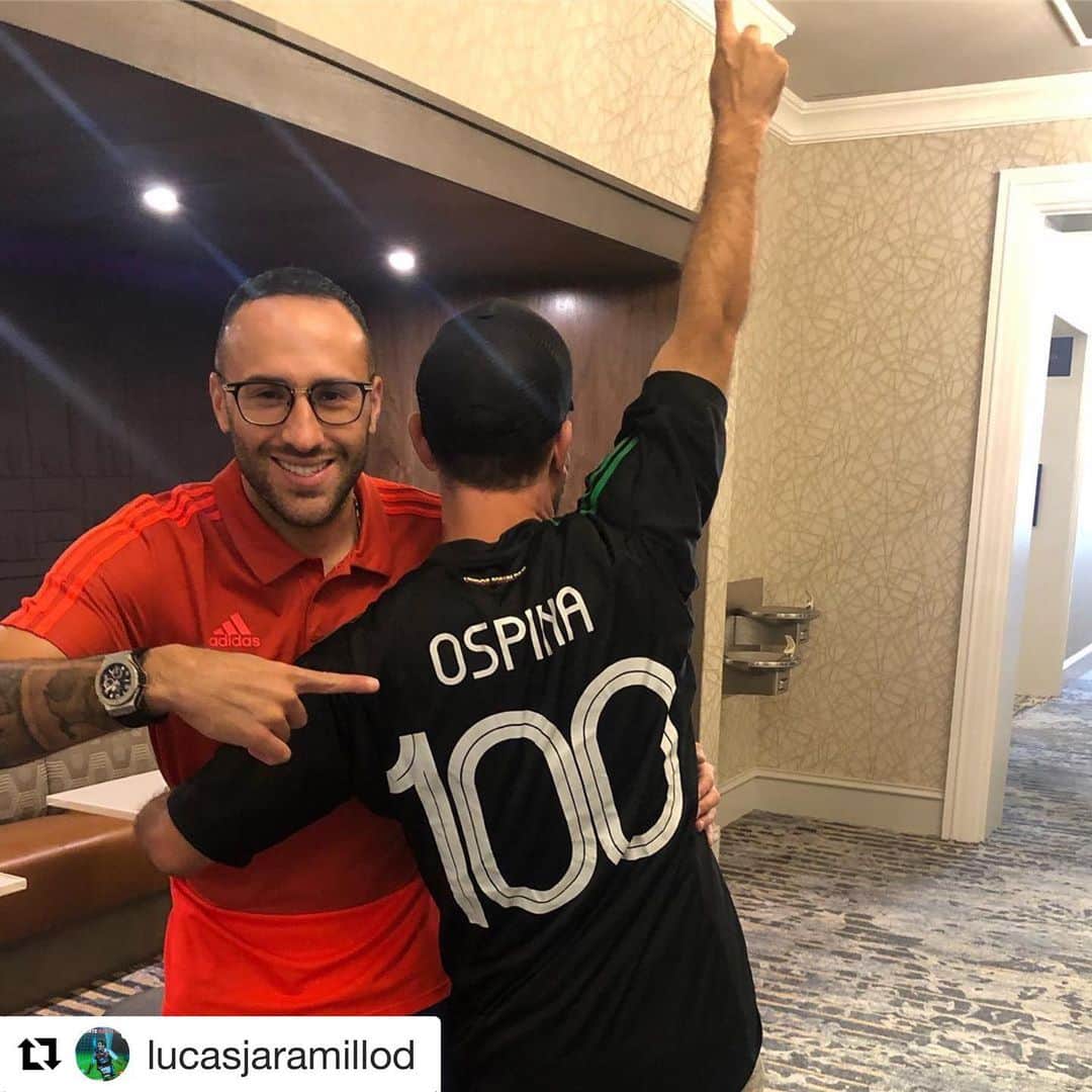 のインスタグラム：「👌🏽 @lucasjaramillod ・・・ Hace 12 años nos embarcamos juntos en una travesía por el mundo del fútbol. Tenias 19 añitos y ya dos títulos con @nacionaloficial .  Tu viejo querido quien hoy te admira desde el cielo nos dio la bendición junto con Lucy Lu @luciram12 para que te guiáramos por el camino. Te hemos visto aprender en este tiempo francés e inglés, hemos vivido momentos maravillosos y también hemos vivido momentos muy duros. Hoy llegas a 100 partidos con la @fcfseleccioncol una tarea no fácil !! Puedo decir con alegria y confianza que me siento parte de tu bella familia. @jesysterling tu confidente, tu pilar y nuestra aliada a la hora de tenerte que dar un consejo. Tu hermana, mi sister @daniela_ospina5 una mujer que vive el fútbol al 💯, franca que siempre ha estado ahí. Tus hermosos hijos... y por supuesto nada de esto hubiera sido posible sin nuestro #matthi Mi socio y otro hermano más!  Esperemos que sean muchos partidos más de la mano de @alineasports . Gracias 🙏🏼」