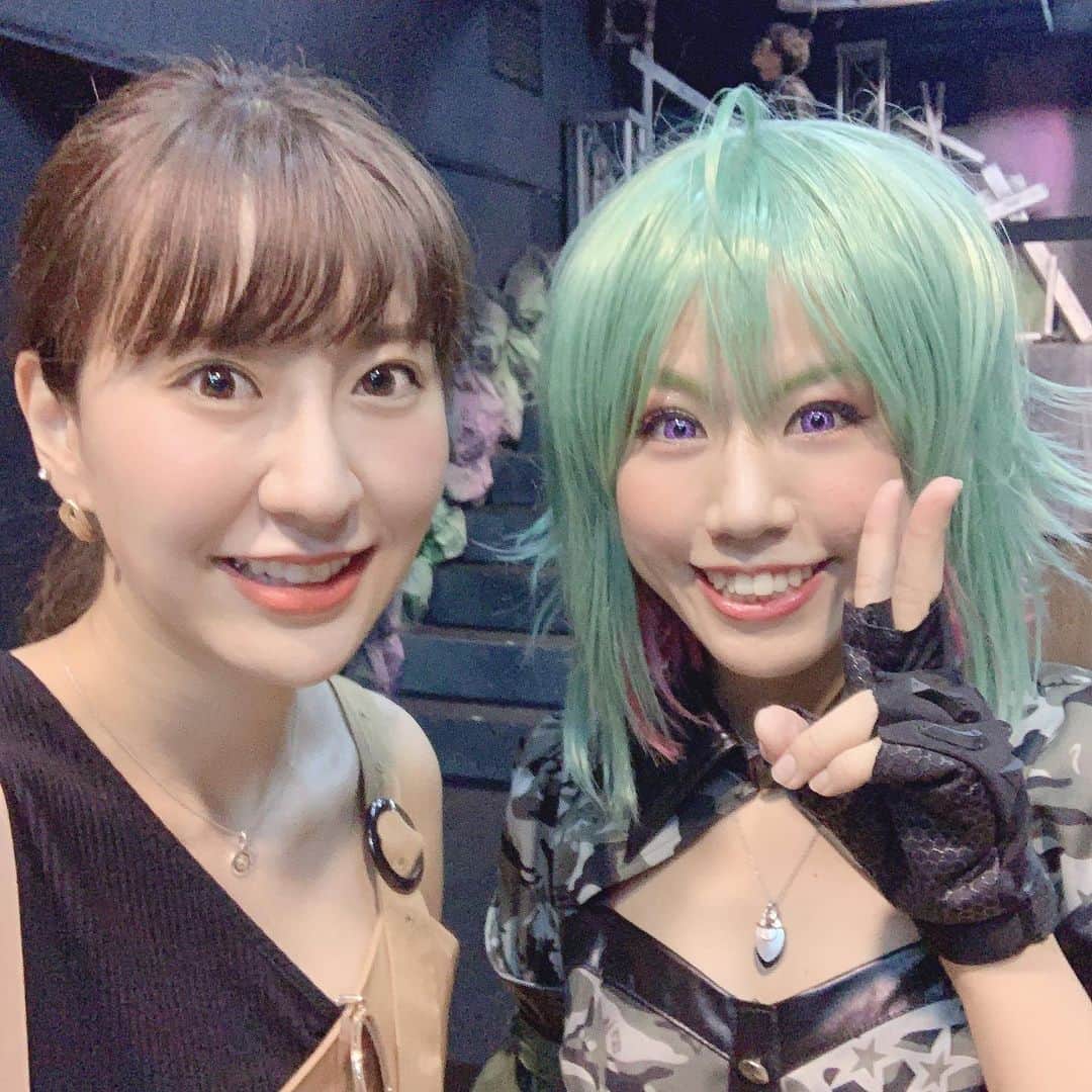 矢野冬子さんのインスタグラム写真 矢野冬子instagram 舞台 封印壊除でご一緒させて頂いた 伊藤佳織ちゃんと 脚本演出の平康臣さん 赤い髪も素敵でしたが 今回の髪色もとっても素敵 刑部さんの話し方が頭に残っていたから 最初別人かと思ってしまっ