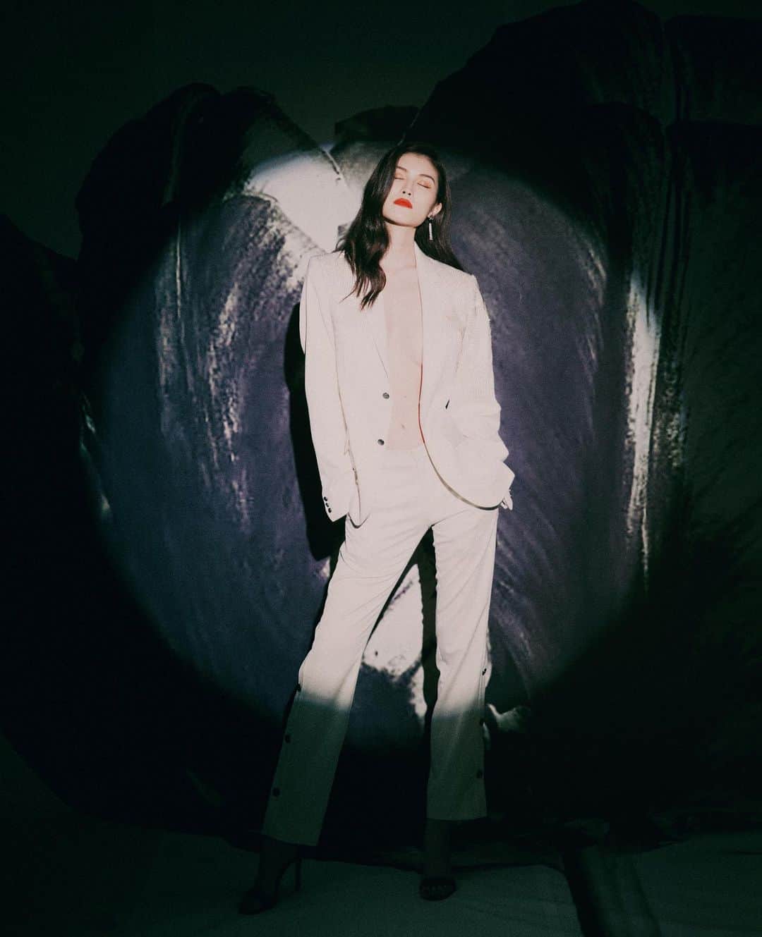スイ・ヒーのインスタグラム：「@azzaro_official 😉😉」