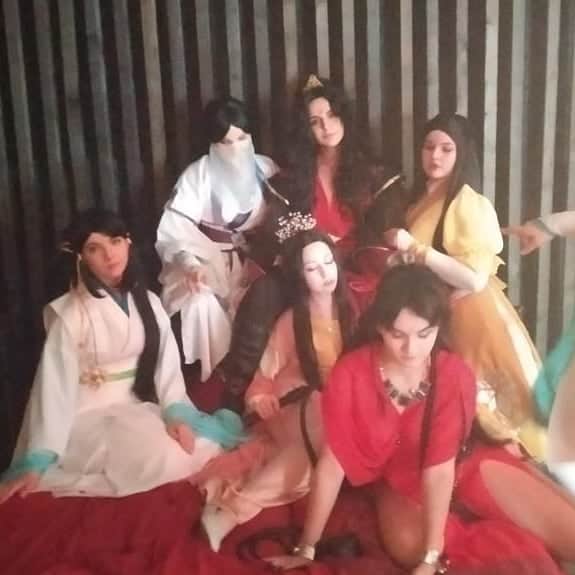Gesha Petrovichさんのインスタグラム写真 - (Gesha PetrovichInstagram)「As ya'll know I'm usually cosplay solo, but work with group make me really happy💕 Thanks @jin4ik  for inviting me to this photoshoot, I like harem stories 😏 Гарем мой Гарем 😏 😌😌😌😌😌😌😌😌😌😌😌😌 How about you like more solo or group pictures? Wig: @geshacos #scumvillainselfsavingsystem #svsss #luobinghe #人渣反派自救系統」9月9日 21時53分 - petrovichgesha