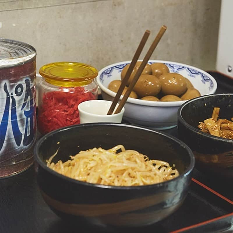 東京メトロ/Find my Tokyo.さんのインスタグラム写真 - (東京メトロ/Find my Tokyo.Instagram)「【challenge553】トッピングで味噌ラーメン楽しもう！ 東高円寺にあるラーメン屋「味噌一」。52種類の食材とスパイスをブレンドした、絶品の味噌ダレを使ったラーメンが味わえるお店です。こちらのお店ですが、おいしいだけではなく、面白いラーメン屋と言われているんです。その理由は、カンパのシステムがあること。面白いカンパのシステムを体験できるラーメン屋さん、ぜひ試してみてくださね。  #味噌一 #東高円寺 #カンパでラーメントッピング #サクッとごはん #おいしいとやさしい #ダイエットは明日から #グルメ」9月9日 21時54分 - challenge_find_my_tokyo