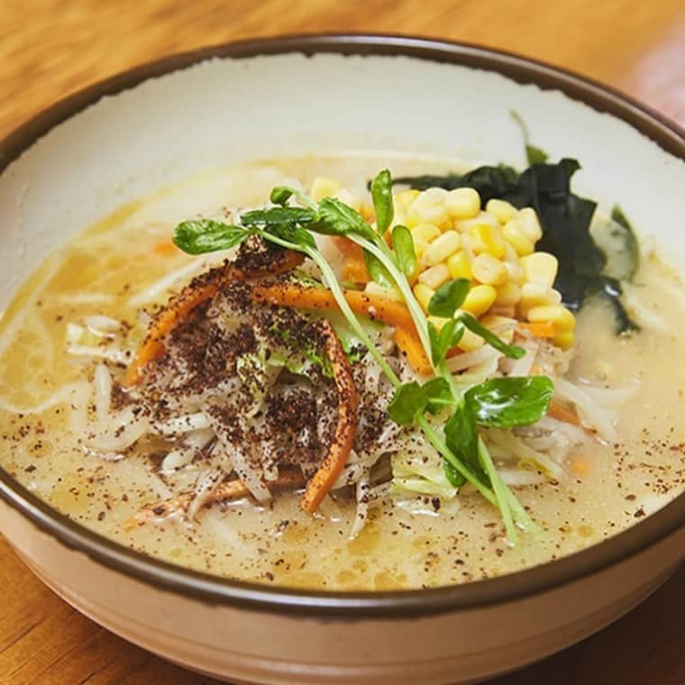 東京メトロ/Find my Tokyo.さんのインスタグラム写真 - (東京メトロ/Find my Tokyo.Instagram)「【challenge553】トッピングで味噌ラーメン楽しもう！ 東高円寺にあるラーメン屋「味噌一」。52種類の食材とスパイスをブレンドした、絶品の味噌ダレを使ったラーメンが味わえるお店です。こちらのお店ですが、おいしいだけではなく、面白いラーメン屋と言われているんです。その理由は、カンパのシステムがあること。面白いカンパのシステムを体験できるラーメン屋さん、ぜひ試してみてくださね。  #味噌一 #東高円寺 #カンパでラーメントッピング #サクッとごはん #おいしいとやさしい #ダイエットは明日から #グルメ」9月9日 21時54分 - challenge_find_my_tokyo