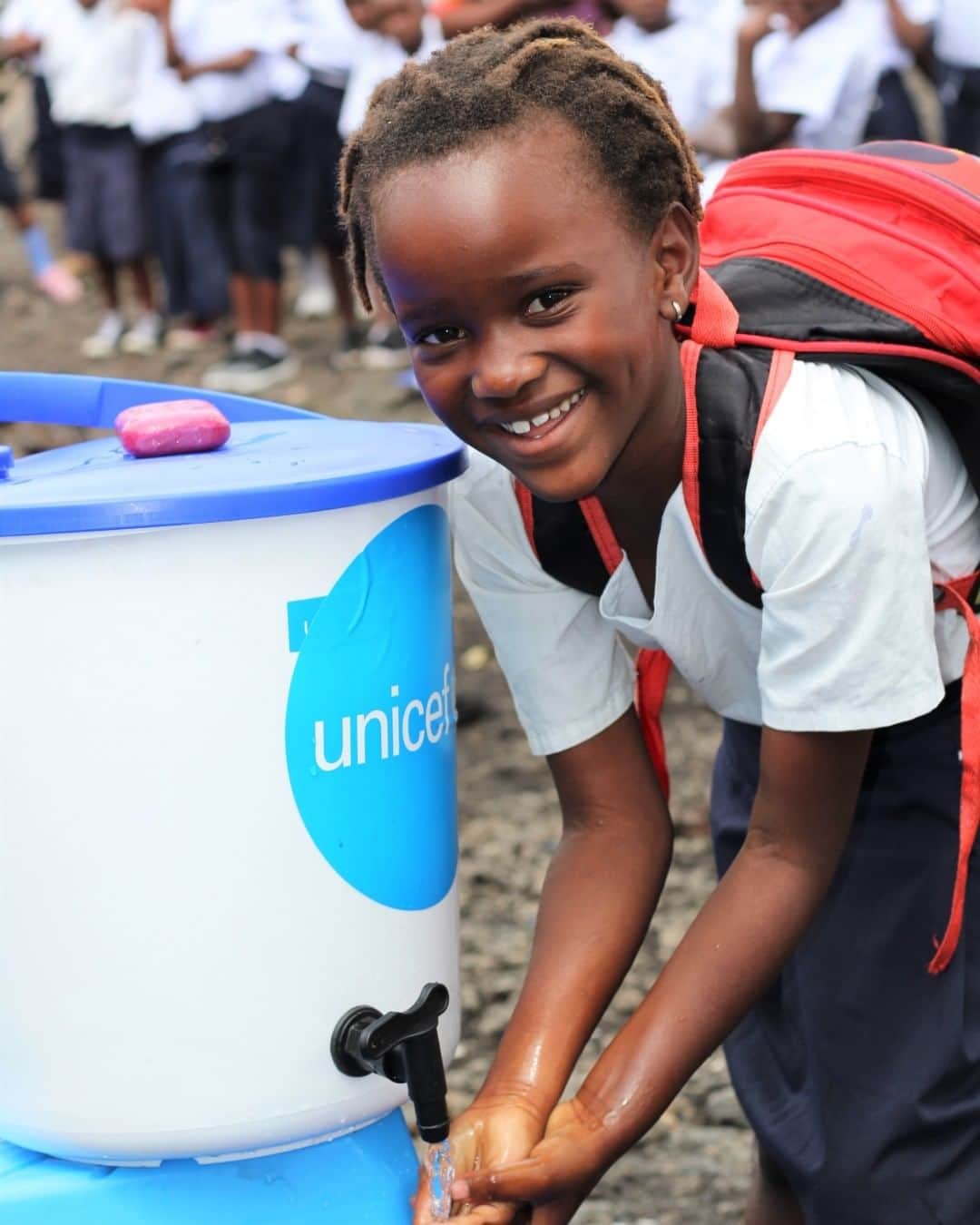 unicefさんのインスタグラム写真 - (unicefInstagram)「“To prevent Ebola, we need to wash our hands.” Rihanna, 8, tells us what she learned at an Ebola information event that UNICEF supported at her primary school in Goma, DR Congo. @unicefrdcongo is working with partners to support 50 schools in Goma with handwashing stations, thermometers, Ebola awareness posters and information events. © UNICEF/Waterton」9月9日 21時55分 - unicef