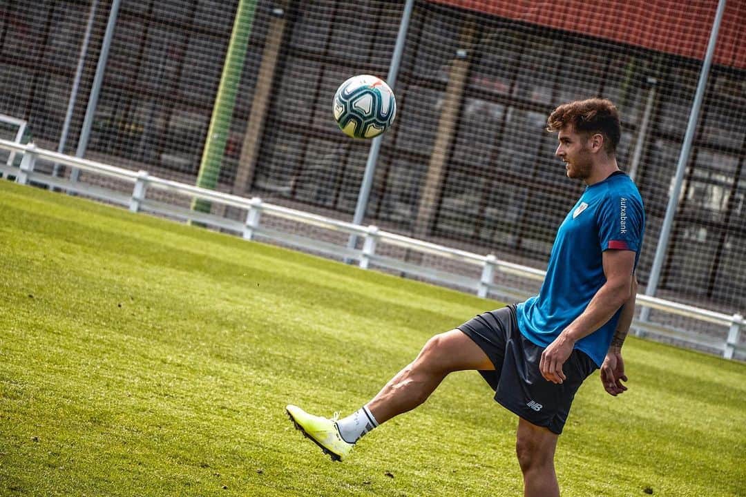イバイ・ゴメスのインスタグラム：「¡Nueva semana! ⚽️ ¡Nuevos retos! 💪🏼 ¡Vuelve @laliga ! 😀」