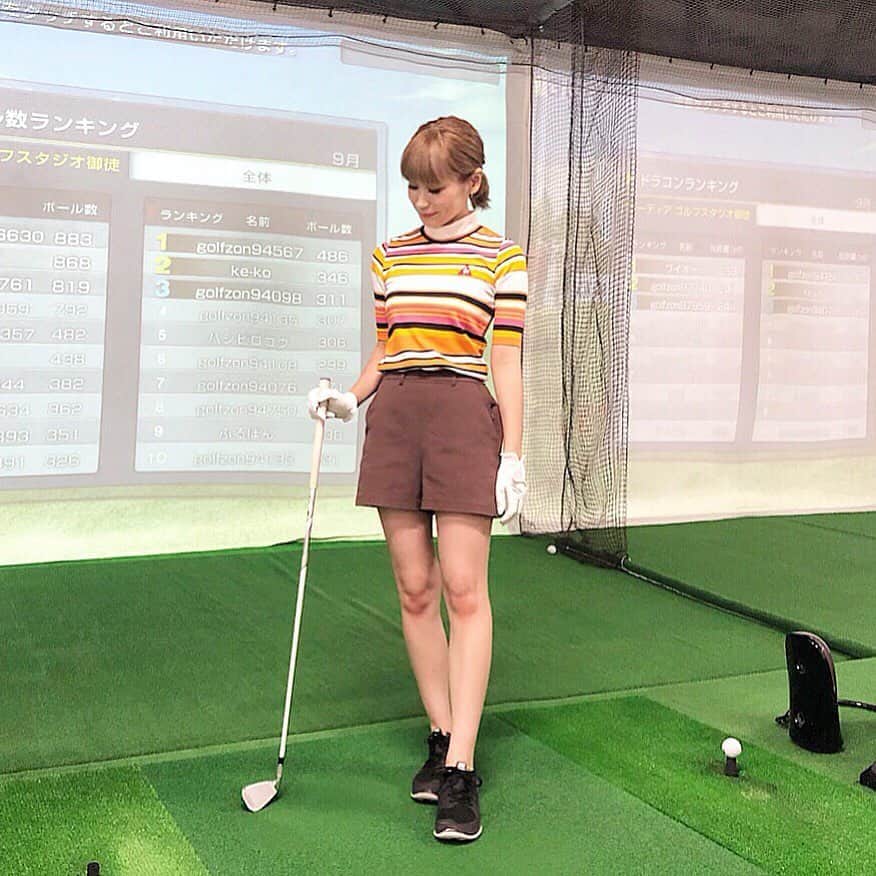 のインスタグラム：「雑誌GINGER @ginger_magazineの GINGER ゴルフチーム6期生として ゴルフを始めました🏌️‍♀️💙 12/17(火)のコースデビュー目指して 4ヶ月間みっちり練習します⛳️ . . この日は人生2回目のゴルフ！ だーいぶへたっぴだけど、 まずはグリップの持ち方とか 丁寧に学んで少しずつ頑張ろう🥰 . . ゴルフ上手な人は教えてくれー！ 誘ってくれー！笑 洋服は、@lecoqgolf_jp ❤︎ . .  #gingergolfteam #gingergolfteam6期生 #ルコックゴルフ #アコーディアゴルフ#ゴルフ女子 #ゴルフ」