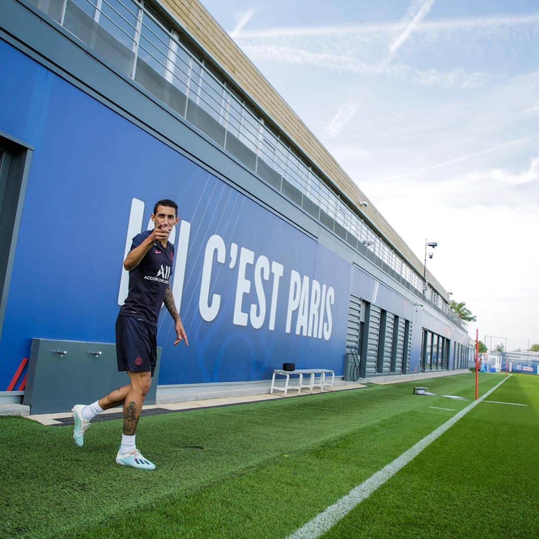 アンヘル・ディ・マリアさんのインスタグラム写真 (アンヘル・ディ・マリアInstagram)「⚽️🤗😄」9月9日 22時19分