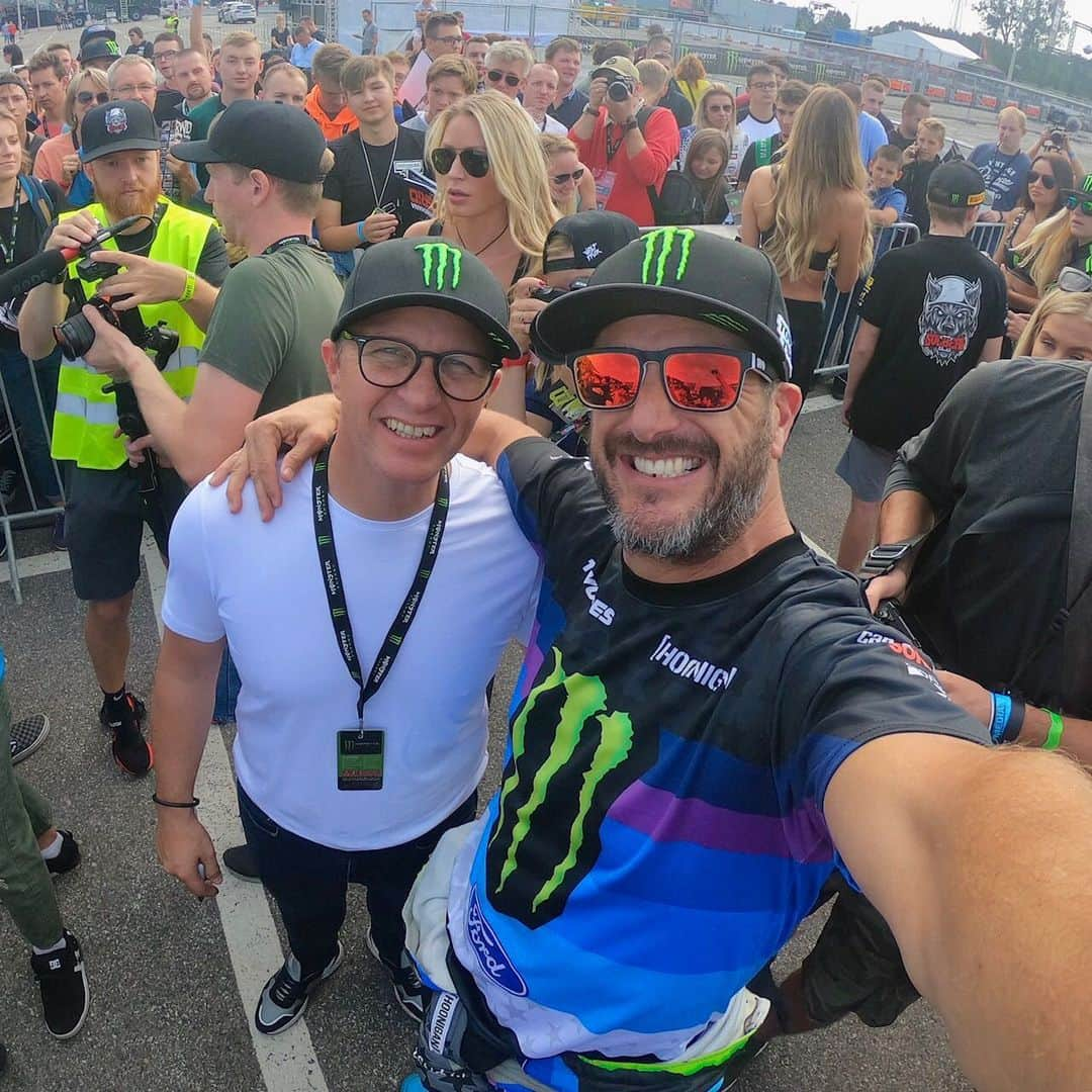 ケン・ブロックさんのインスタグラム写真 - (ケン・ブロックInstagram)「#SelfieSaturday shots I grabbed on my @GoPro Hero 7 at @GymkhanaGRID on Saturday of a few of the big name drivers that came out to Warsaw, Poland to compete. A BIG thanks to these guys (and all of the drivers) for coming out. It was great to see them all and watch them compete! #GymkhanaGRID #Snakkerud」9月9日 22時18分 - kblock43