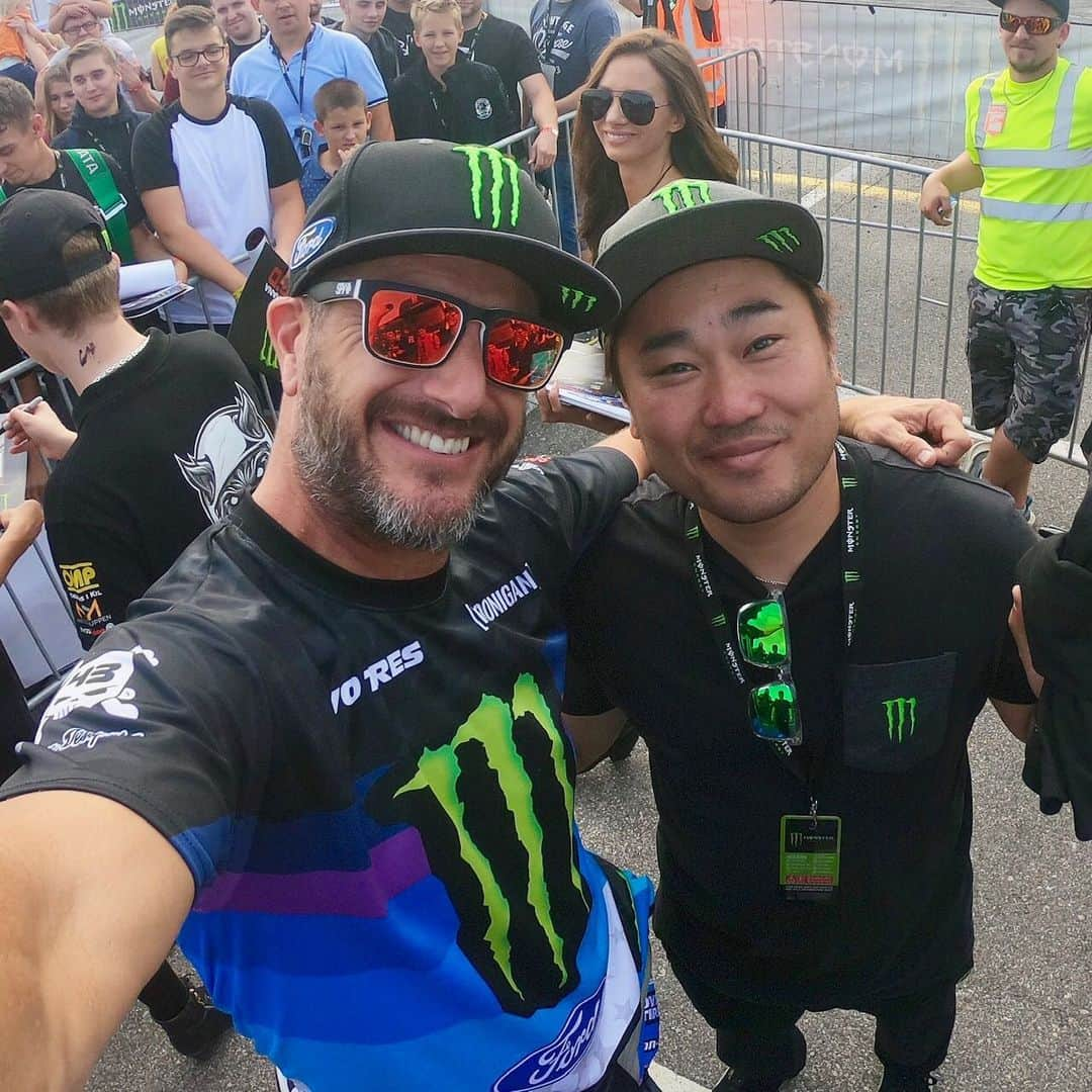 ケン・ブロックさんのインスタグラム写真 - (ケン・ブロックInstagram)「#SelfieSaturday shots I grabbed on my @GoPro Hero 7 at @GymkhanaGRID on Saturday of a few of the big name drivers that came out to Warsaw, Poland to compete. A BIG thanks to these guys (and all of the drivers) for coming out. It was great to see them all and watch them compete! #GymkhanaGRID #Snakkerud」9月9日 22時18分 - kblock43