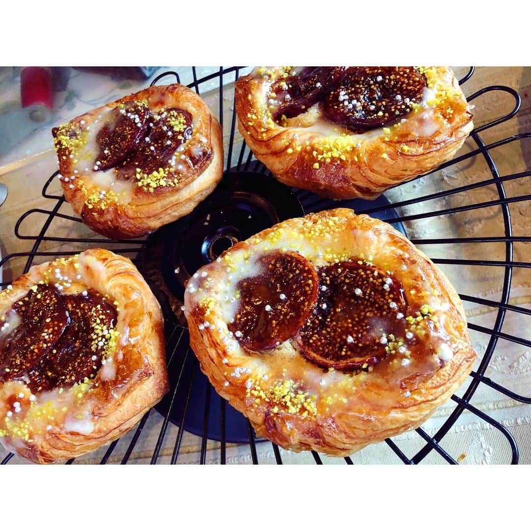 木南晴夏さんのインスタグラム写真 - (木南晴夏Instagram)「明日から始まります！ #パン旅。新シリーズ✨ 今回は、4日連続×2週の計8本をお届けします。 初回の明日は、トクサツガガガで共演した小芝風花ちゃんが遊びにきてくれました。 NHKBSプレミアムにて夜7時からです🍞」9月9日 22時22分 - kinamitopan