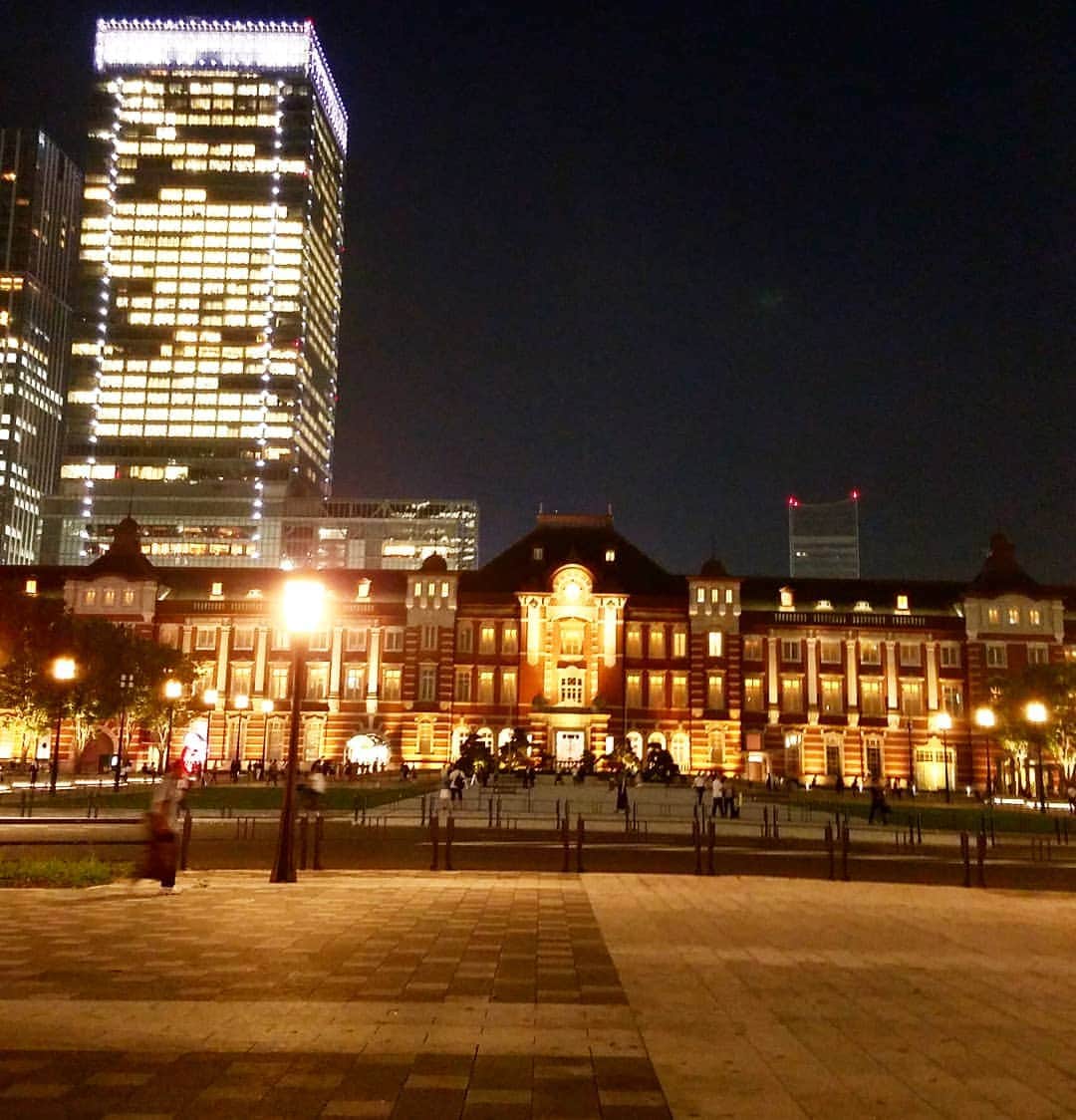 黒田啓蔵さんのインスタグラム写真 - (黒田啓蔵Instagram)「広島から何とか東京へ戻ってきて 撮影スタジオへ、待っていてくれて本当に感謝でした。そして次の現場へ、 東京ステ―ションホテルにて これで、１日が終了。 あっと言う間の１日でした。 明日も頑張って参ります✨ それにしても東京駅綺麗です。 #台風 #台風一過 #東京で撮影 #東京駅#東京ステ―ションホテル#美しくフォルム」9月9日 22時23分 - kurodakeizo