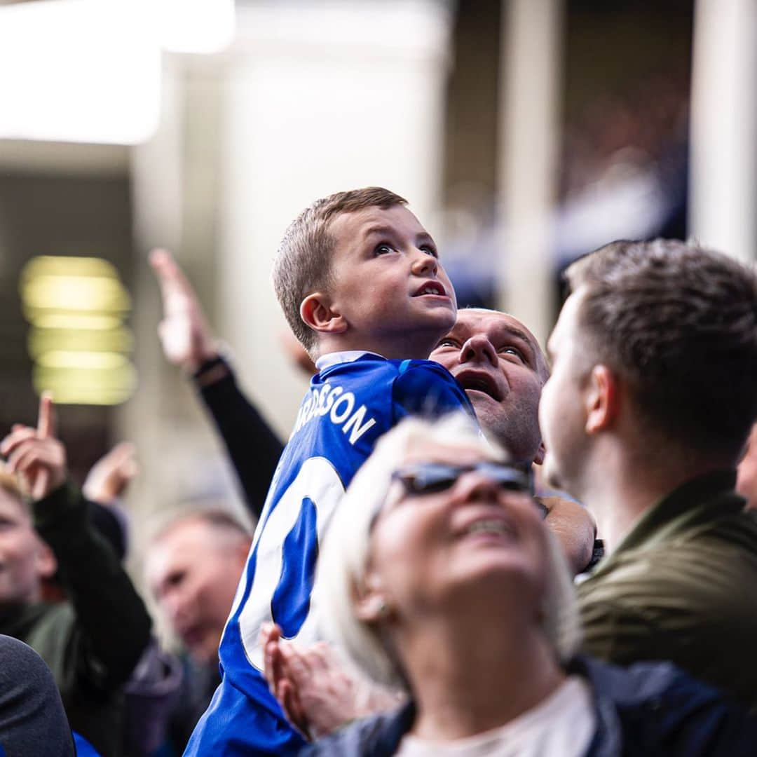 エヴァートンFCさんのインスタグラム写真 - (エヴァートンFCInstagram)「Born a Blue. 🔵 • • • #everton #efc #blues #toffees #goodison #evertonian #fan #celebration #premierleague #pl」9月9日 22時32分 - everton