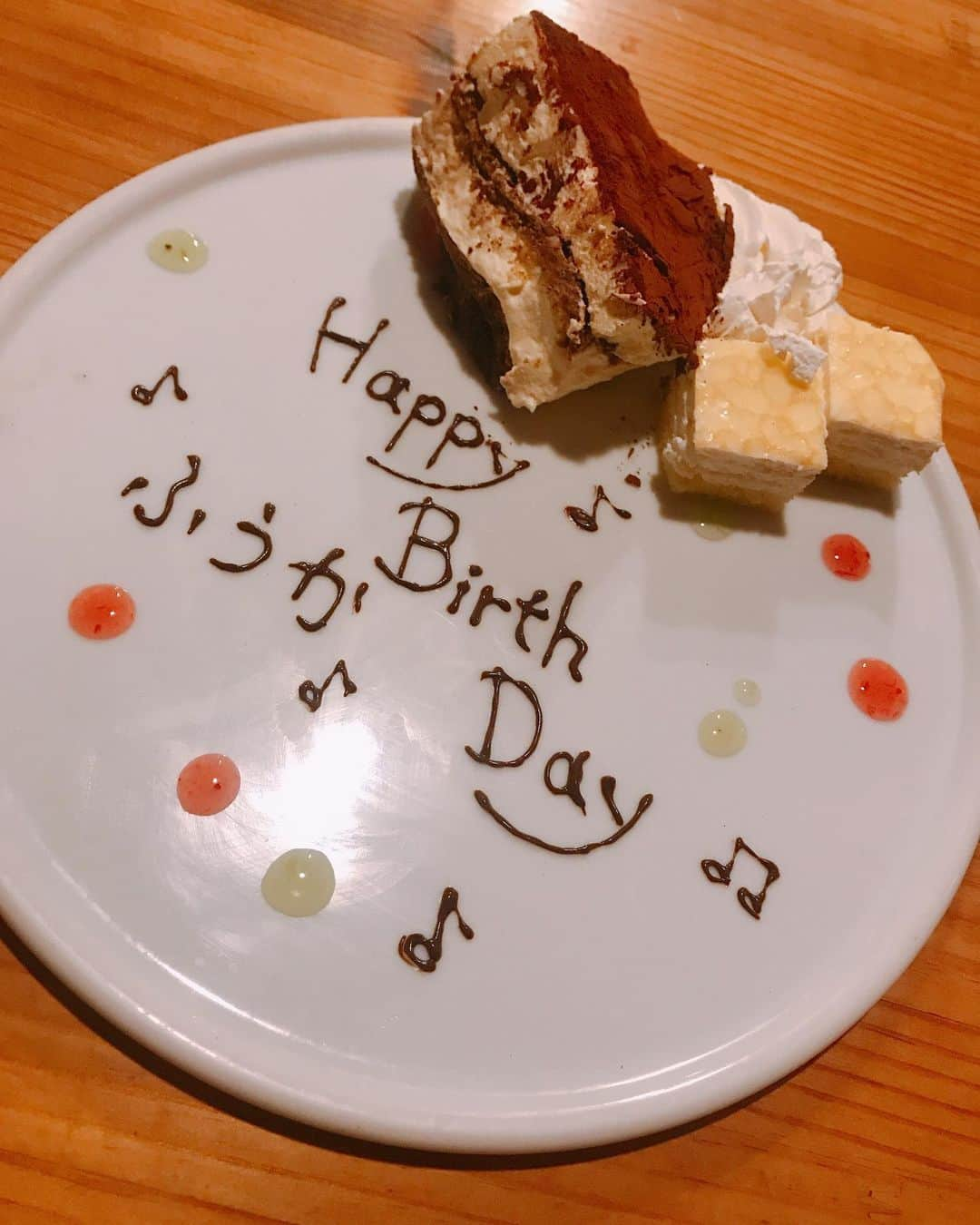 唯月ふうかさんのインスタグラム写真 - (唯月ふうかInstagram)「昨日は沢山のお誕生日お祝いコメントありがとうございました！！ 皆さんの応援のおかげで、23歳いいスタートがきれそうです( ᵕᴗᵕ ) 昨日はいくちゃん、こんちゃん、さやちゃん、いろはちゃんからプレゼントを貰って、夜ばったり会ったりゅうちゃんと直人さんからも、プレゼントを貰って(˶﻿ ̇ ̵ ̇﻿˶﻿ ) いろはちゃんとご飯に行ったらサプライズケーキを用意してくれてて♡ 本当に幸せな1日でした🙈 今日のゲネプロ終わりには、伊礼さんと宏規くんと彩春ちゃんとご飯へ♪ 帰りに時計台で記念写真も撮りました！ わいわい楽しかった\( ¨̮ )/ 明日は「レ・ミゼラブル」札幌公演、いよいよ開幕します！ 私は11日に初日を迎えます！！ 初日組の皆さん、頑張ってくださいねヽ(•̀ω•́ )ゝ  #サプライズケーキ #嬉しすぎる #生田絵梨花 ちゃん #昆夏美 ちゃん #熊谷彩春 ちゃん #伊礼彼方 さん #三浦宏規 くん #明日は #札幌公演 #初日 #いよいよ始まる」9月9日 22時34分 - fuka_yuduki