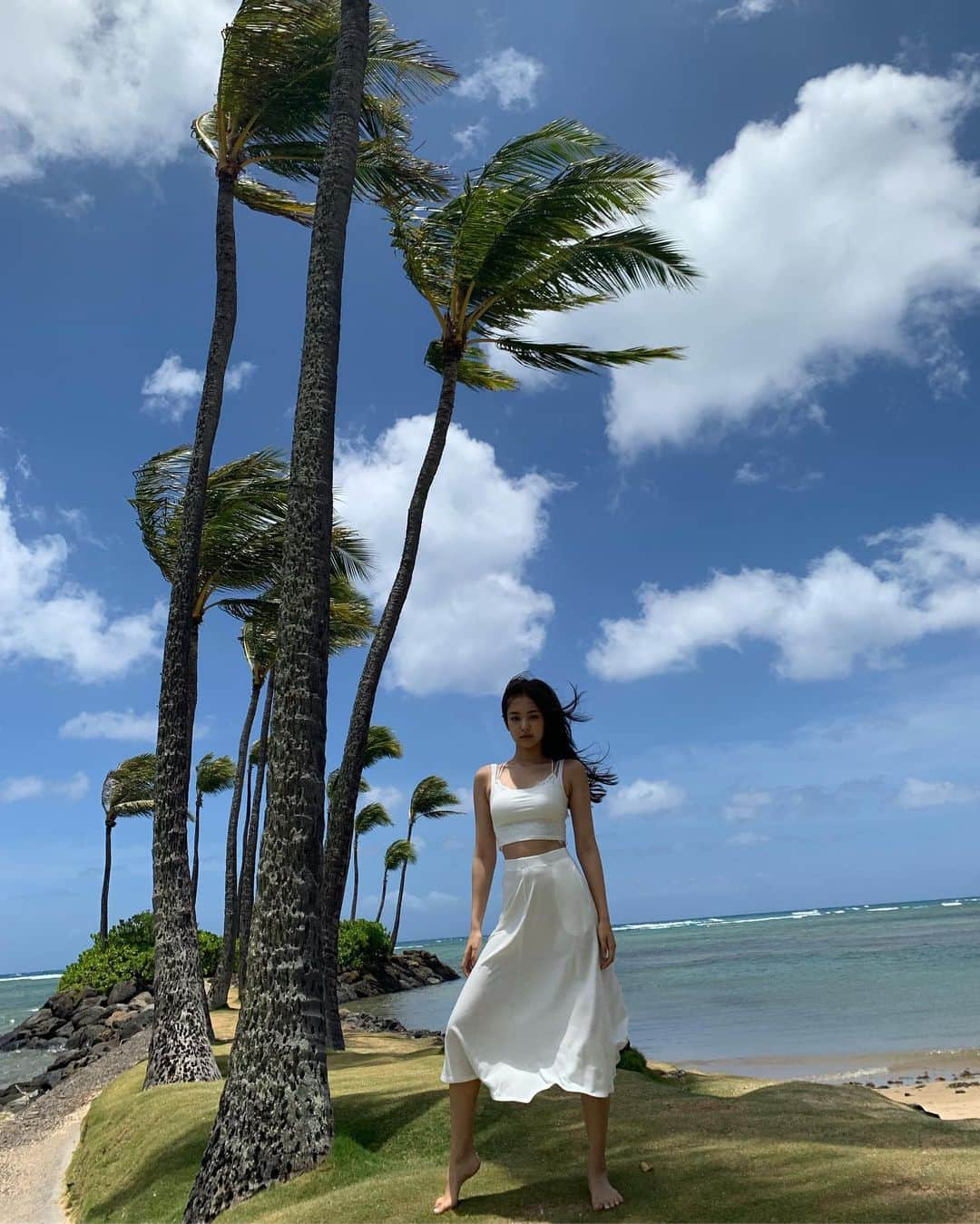 ジェニーさんのインスタグラム写真 - (ジェニーInstagram)「Moana vibes to celebrate the release of our Summer Diary in hawaii☁️☁️☁️」9月9日 22時37分 - jennierubyjane