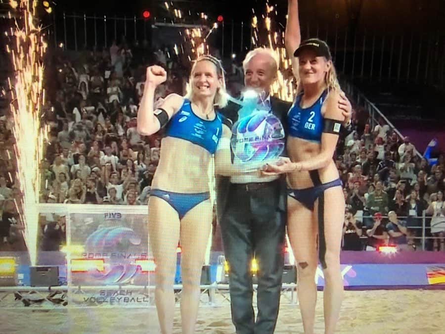 マルガレーテ・コズーフさんのインスタグラム写真 - (マルガレーテ・コズーフInstagram)「Wow, I still cannot believe. I am feeling blessed and full of gratitude. 🙏🏼 #Italia #roma #romebeachfinals #gold #highvibe #albachiara #beachvolley #sport」9月9日 22時37分 - maggiekozuchofficial_