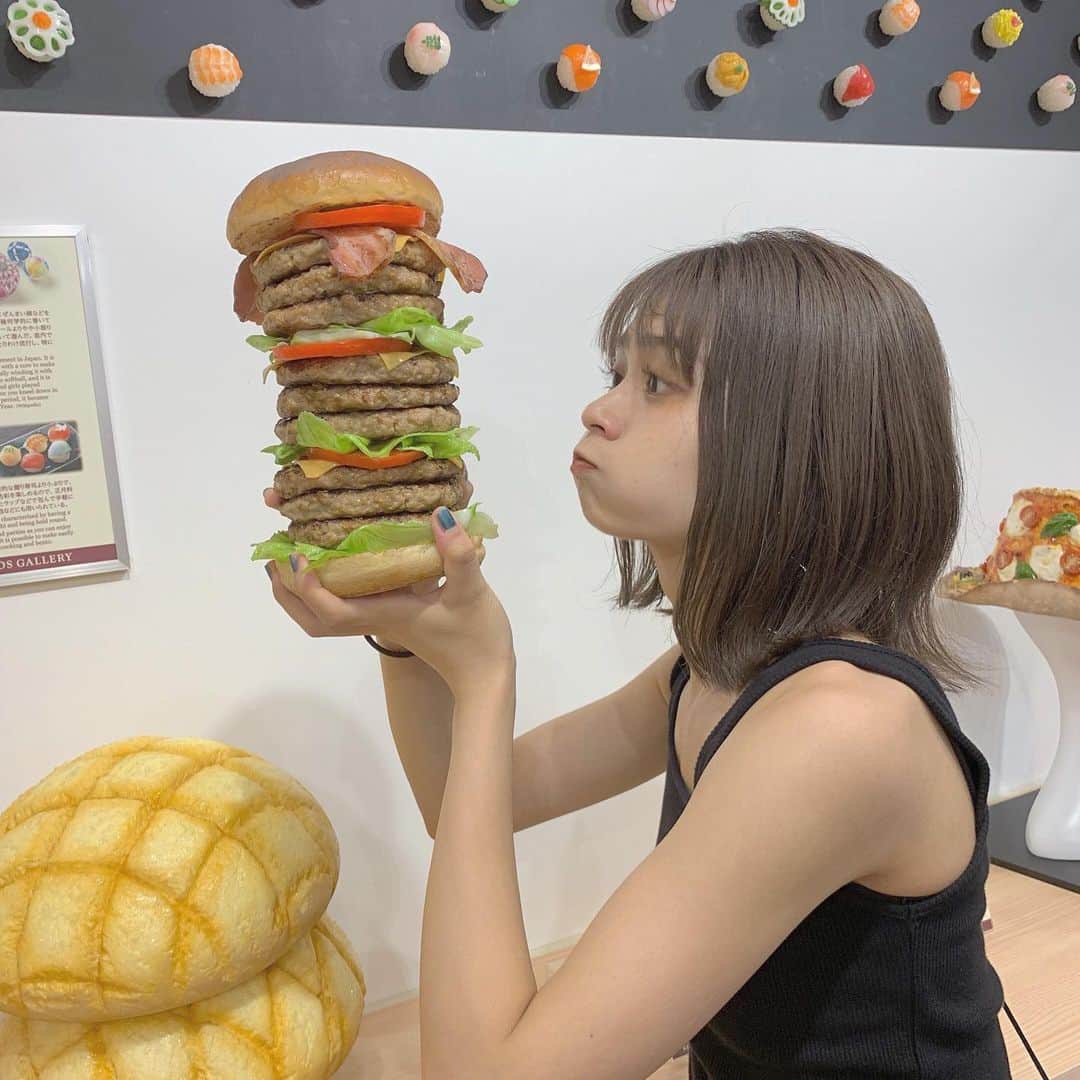 足立佳奈さんのインスタグラム写真 - (足立佳奈Instagram)「かいじゅう。🦖笑笑 #2枚目の口の大きさはハンバーグ3つ入りそうです。☺︎」9月9日 22時39分 - kana1014lm
