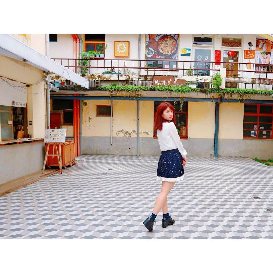 のインスタグラム：「🍵 3年以上ぶりの里帰り 台中も色々変わったなと思いました 新しいスポットが出てきて その中でも私が一番好きな新しい空間は 西区にある「審計新村」です✨ そんなに広くはないですが 台中のいいところが集まっています🌈 * * * * * * * * * * * * 睽違3年的回家鄉 覺得台中改變蠻多的 好多新的建設 而我最喜歡的新景點是 在西區的「審計新村」✨ 雖然空間不大 不過充滿了台中特色🌈 . . 【#まちゃの台中🍄】 📍#綠光計畫 #審計新村 #台灣 #台湾 #台湾旅行 #台中 #台中旅行 #台中景點 #Taiwan #taiwantravel #Taichung #taichungtravels」