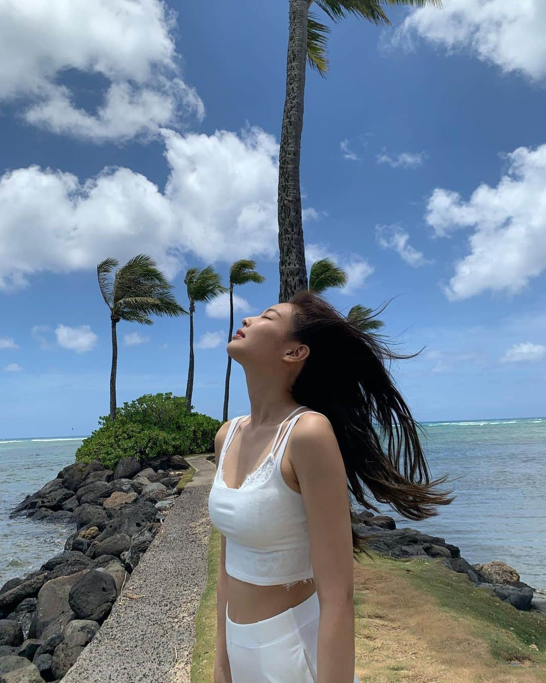 ジェニーさんのインスタグラム写真 - (ジェニーInstagram)「블핑 써머 다이어리 나왔지롱 🌴 궁금하지이」9月9日 22時40分 - jennierubyjane