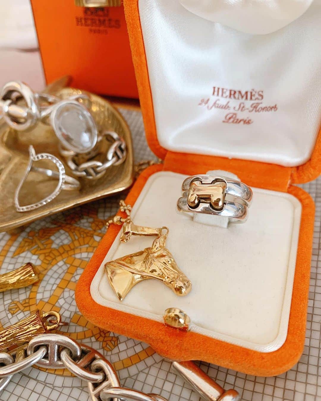 Naomiのインスタグラム：「ニューイン🐎⛓🥰 #vintage#ring#accessory#jewelry#HERMES #シェーヌダンクル」