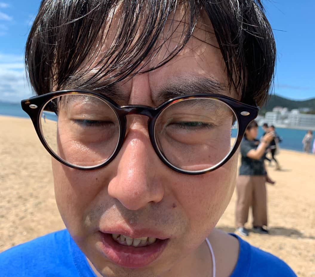 木尾陽平さんのインスタグラム写真 - (木尾陽平Instagram)「『前野、爆ノ介、堂前、近藤と行くマジカルミステリーツアー』 この最強バスツアーにシークレットゲスト、別働隊として参加させて頂きました！ #お客さんは行き先も誰が出るかも何も知らない #今回の行き先は太秦#ほんとは香川県の小豆島 #1泊49000円 ◎別働隊とは… 皆さんが乗るバスとは別に車を用意し、行く先々で何かをして待ち受ける部隊。 それでは別働隊目線の秘蔵映像をどうぞ！ 今回の別働隊メンバー クロスバー直撃 渡邉さん 守谷日和さん ジュリエッタさん てんしとあくまさん 多和田さん アッパレード木尾 ロングコートダディ 兎 ビスケットブラザーズ この面々が1泊2日、旅の行く先々で色んな仕掛けで待ち構えるのです！ 例:新大阪出発時にお金がネイマールとして出発を妨害。 その後すぐ別働隊の車でバスを追い抜き次のサービスエリアにてまた出現！ これが最高に面白い！ #小豆島に先に行って待ち構えてた『ウェルカム兎』 #ネタをした後お客さんにバレないように岩肌に隠れるきんちゃん これ以外もボケが全部で1000発ぐらいありました！ 芸人やってて良かった！！ 最高の夏の思い出ありがとうございました！ おいでやす小田さん2日間お疲れ様でした！」9月9日 23時03分 - ykio1113