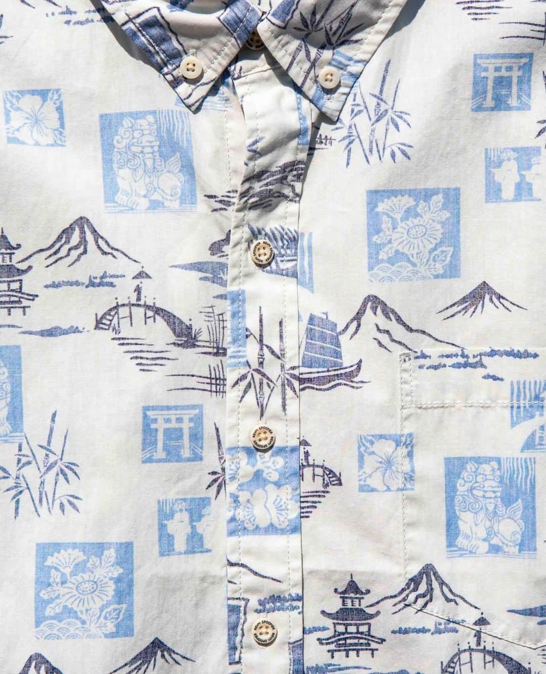 のインスタグラム：「A Timeless Trek to Okinawan Village.⁠ -⁠ -⁠ -⁠ -⁠ ⁠#bespooner #mensfashion #visualvacay⁣ #style #design #fashion #reynspooner #patternpeople #wearableart #hawaiinshirt⁣ #wdywt #wiwt #waywt #whatiworetoday #heritagestyle #menslookbook #fwis #dapper #summervibes #summerstyle #menstyle #maunalani ⠀﻿⁠」