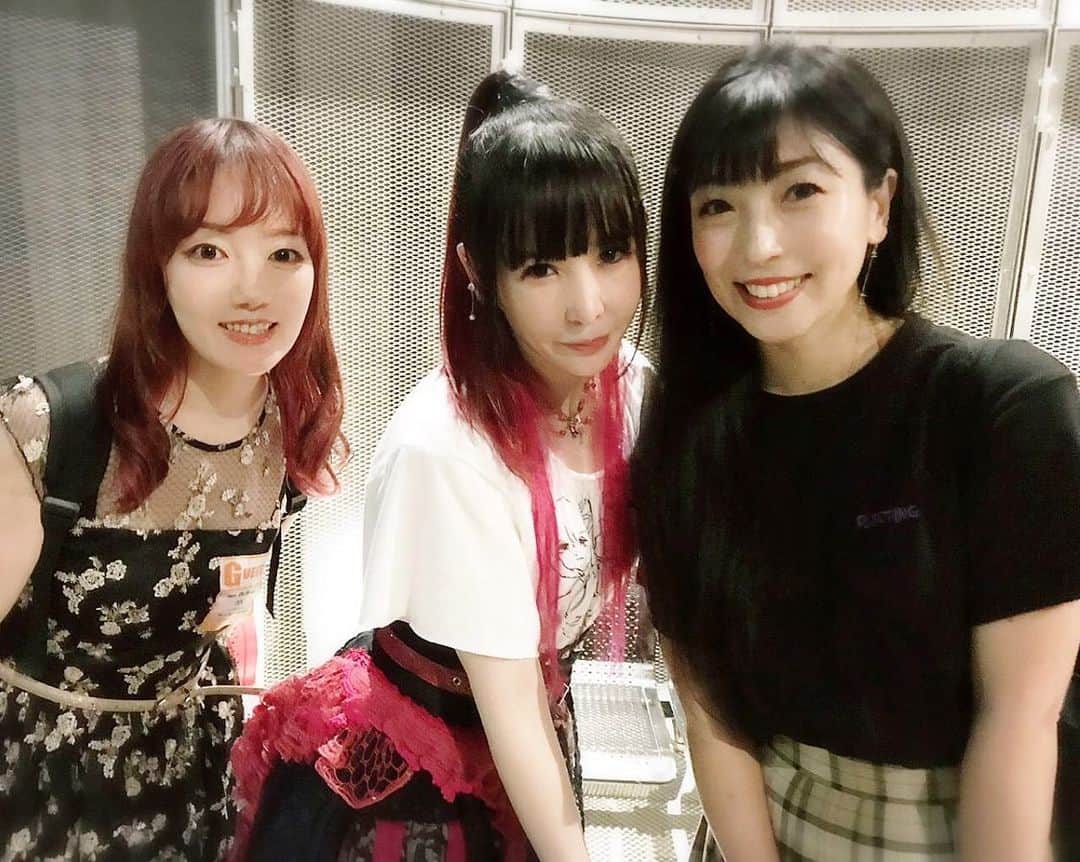 のインスタグラム：「靖子ちゃん大好き❤  目の前にすると何話していいかわからず！可愛すぎるしライブも良すぎだし話す言葉も全て好き！ヘアメイクも衣装もかわいい！ポニーテールの靖子ちゃん好き！ 生誕祭早く来ないかなっ。早く会いたい！（ライブに行くこと＝会う、と言うタイプの人間）  #zoc #ワンマン」
