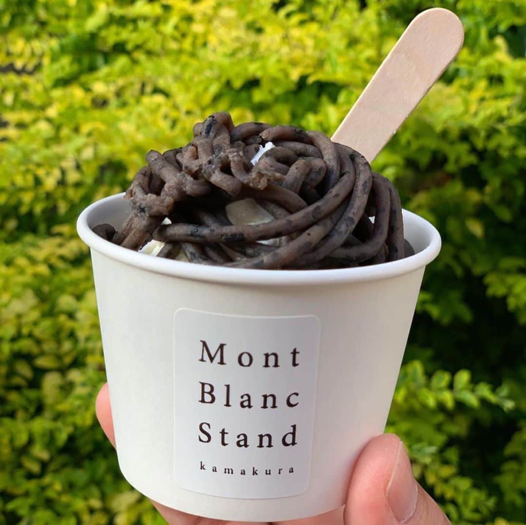 RETRIP<リトリップ>グルメさんのインスタグラム写真 - (RETRIP<リトリップ>グルメInstagram)「【RETRIP×鎌倉】 こちらは神奈川県鎌倉にある「Mont Blanc Stand」です。こちらのお店のモンブランは、賞味期限が2時間なんだとか。注文を受けてから、目の前で作ってくれます。こちらのモンブランは、黒豆のモンブランクリームなんですよ。 . RETRIPでは「おでかけ」に関する様々な情報を発信しています。ぜひ他のアカウントもチェックしてください！ @retrip_nagoya_ 名古屋の話題のカフェを紹介 @retrip_osaka_ 大阪のおでかけグルメスポットを紹介 @retrip_kyoto_ 京都のおでかけスポットを紹介 @retrip_fukuoka_ 福岡のおでかけグルメスポットを紹介 @retrip_hokkaido_ 北海道のおでかけスポットを紹介 @retrip_korea_ 韓国の話題のカフェを紹介 @retrip_news 最新のおでかけ情報を紹介 @retrip_nippon 日本の絶景を紹介 @retrip_global 海外の絶景を紹介 @retrip_gourmet 全国の話題のスイーツを紹介 @retrip_dinner 全国の話題のごはんを紹介 @retrip_cafe 全国のおしゃれなカフェを紹介 . ▼RETRIP[リトリップ]のアプリは AppStore、GooglePlay「リトリップ」で検索！ プロフィールのURLからもダウンロードできます。 . photo by @nami73a @miraicafestagram . . #retrip #retrip_mo #retrip_gourmet #retrip_sweets #RETRIP #リトリップ #retrip_kanagawa #retrip_kamakura #鎌倉 #鎌倉カフェ #神奈川カフェ #鎌倉スイーツ #鎌倉グルメ #おしゃカフェ #お洒落 #オシャレ #オシャレカフェ #カフェ好きな人と繋がりたい #スイーツ #スイーツ好きな人と繋がりたい #モンブラン #作りたてモンブラン #モンブランスタンド #montblancstand #montblancstandkamakura」9月9日 23時10分 - retrip_gourmet