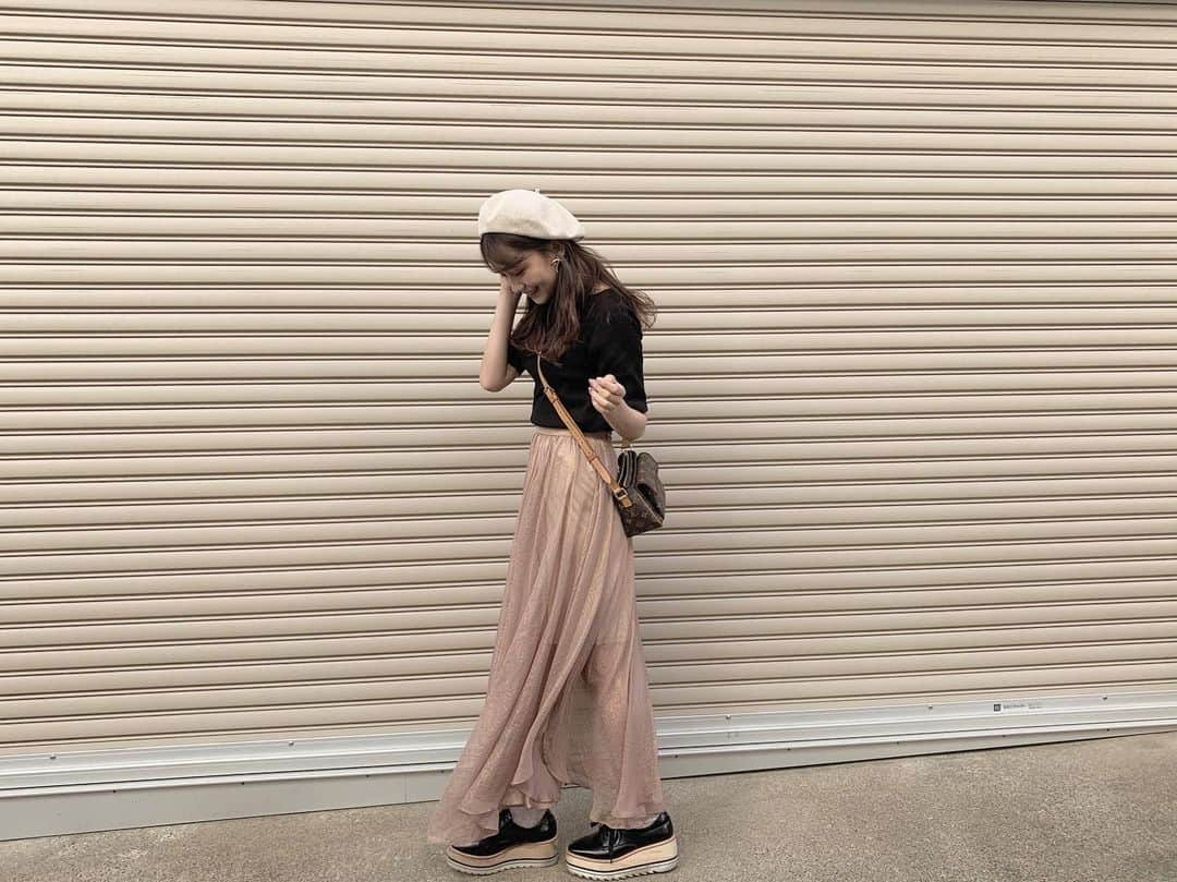 小嶋真子さんのインスタグラム写真 - (小嶋真子Instagram)「前の写真で失礼します🥺 最近全然私服撮れていないから又アップ頑張ろう🥺 . . 今日は前からずっと質問いただいていた、 "脱毛"についてお答えします🐾 . 私は、痩身.小顔.骨盤矯正でお世話になっている @neutral_official @tera0816 さんで 脱毛もお願いしています💌 . というのも、お肌が本当に弱くて 何度か有名な脱毛サロンに行ったりもしましたが 断られてしまうほどで... でもneutralはお肌の悩みに親身になってくれて 安全に相談しながら施術してくれるので 私みたいな悩みを持つ人でも受け入れてくれて 本当に有難く思っています😢☁︎ . 施術時間も短く、痛みもまったくないので 寝てたら終わってしまうほどにノンストレス。 . お肌が弱かったり同じような悩みを持つ方は 本当に #neutral お勧めします。🍂 . 広告ではなく、 本当に実際に行って施術をしてもらっての感想なので 安心してください💐 勿論お肌には個人差があるのでこれは参考までに もし興味のある方はお話を聞くだけでも ぜひ行ってみてください🕊👒 . お値段に関しては、部位や回数などにもよるので 詳しくはお話できないですが 答えられる質問であれば答えるのでコメントください💌 . . . 明日はpop-up出勤日です☺️❤︎ 連日沢山のご来店本当にありがとうございます! 明日も1日よろしくお願い致します🍰🐾」9月9日 23時29分 - makochan_2525