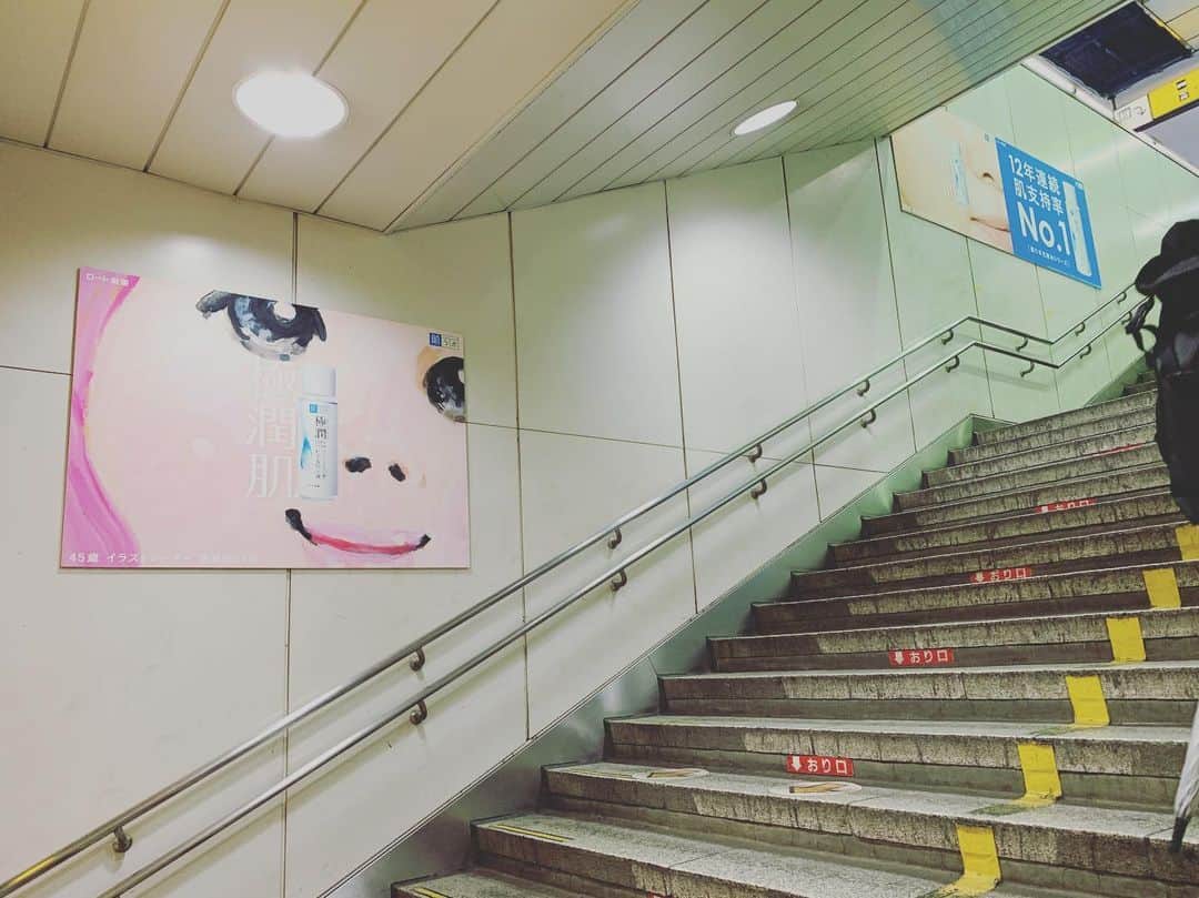 五月女ケイ子のインスタグラム：「先日は、渋谷駅の様子をうかがいに行きました。」