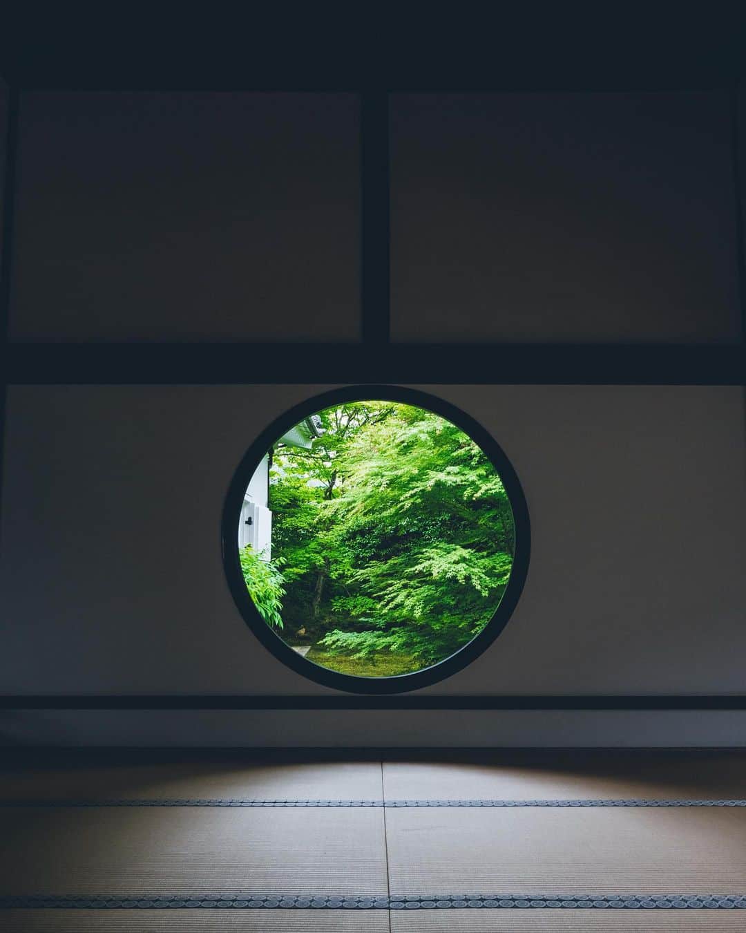 Yuma Yamashitaのインスタグラム：「Windows of wisdom #ZEN #inspirationcultmag」