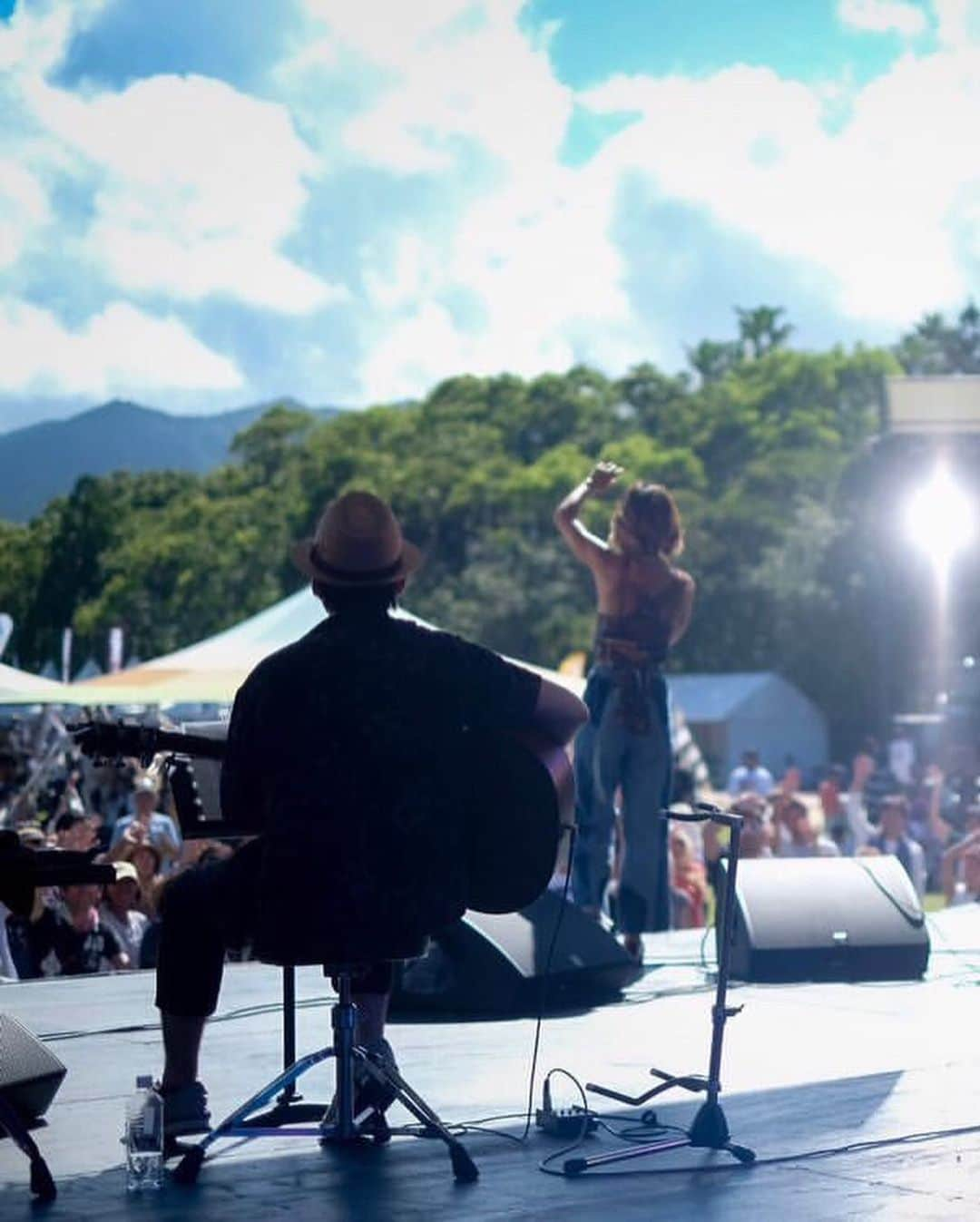 Lisa Halimさんのインスタグラム写真 - (Lisa HalimInstagram)「ISA World Surfing Games in Miyazaki こんな素晴らしいイベントで 歌うことが出来て幸せでした！！ 宮崎のみなさん、また絶対来て下さい って言ってくれて心ぽかぽか🌿 ライブの時はぽかぽかどころじゃなく 溶けてしまうかと思ったけどね🌞 でもそんな中みんな聴いてくれていて 本当に嬉しかった。 遠くからも声が聞こえて来て嬉しかった。 届いてるといいな、 じゃなくて届いてると信じて歌えた。 ありがとう😌 . Thank you @isasurfing  @microfromdeftech  @greenroomfestival  @hydroflask.jp  @aic_official  pic by @buchosub」9月9日 23時39分 - lisahalim