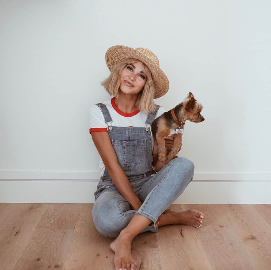 Cara Van Brocklinさんのインスタグラム写真 - (Cara Van BrocklinInstagram)「I’m partnering with @kohls for a denim refresh! Denim is a staple in my wardrobe and I’ve been able to find so many classic denim pieces like these bomb overalls at @kohls !!Go check out the variety of denim they have right now and treat yoself✊🏻 #Kohlsfinds」9月9日 23時54分 - caraloren