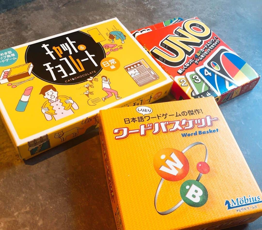 小林万希子さんのインスタグラム写真 - (小林万希子Instagram)「今日は、いつもお世話になっているwork  and place さんで打ち合わせ ・ そして、今日 ９月９日は 「菊の節句，重陽の節句」 ・ 奇数は陽の数であり、陽数の極である9が重なることから「重陽」と呼ばれ、陽の極が2つ重なることから大変めでたい日とされ、邪気を払い長寿を願って、菊の花をかざったり酒を酌み交わしてお祝いした日と言われているんです。 ・ 実は今日のミーティングは、 (運営されている)幟建由佳さんから意外な企画の提案があり、その打ち合わせに✨✨笑 ・ 私としてはビックリ企画！ 詳細が決まればまたお伝えしますね👍 １０月１９日の夜、良かったら 空けておいてください💕ぜひ！笑 ・ ・ そして、この度、スペースの一時レンタル会員からwork  and place のお仲間になることに決めました！ それも今日！👏笑 ・ ・ ９月９日 全てを委ねました！！(≧∀≦) ゆかさん、これからもよろしくお願いいたします🤲 本気😆笑 ・ そして、企画✨ 成功させましょう！ ・ work  and placeにお邪魔したらいつも話し込んでしまうオシャレな石橋さん🍀 今日は私が忘れた携帯電話をわざわざ走って持ってきてくれたジェントルマン💕(すいません〜💦) ・ 石橋さんからいただいた、重陽の日の菊の花🌼の写真 (芦屋神社⛩で撮影されたそうです。) この写真を載せるために今日中にアップしました！😆笑 ・ ・ work  and place メンバー 皆さん優しい🌸 ・ ・ これからもいろいろと よろしくお願いいたします🤲 ・ ・ #９月９日  #重陽の節句  #菊  #新企画  #打ち合わせ  #ミーティング  #驚き ！ #頑張ってみます‼️ #work and space #コアワーキングスペース」9月9日 23時56分 - macky1218