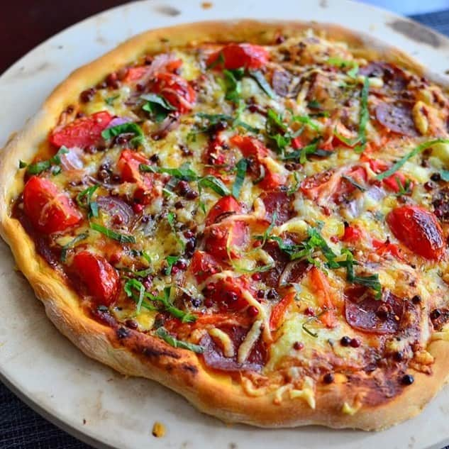 Rie's Healthy Bento from Osloさんのインスタグラム写真 - (Rie's Healthy Bento from OsloInstagram)「Made a pizza for my husband today. A thin crispy #Italian type #pizza 🍕🇮🇹 #baking #bakeglede #italianpizza #homebaked #homecooked #cooking」9月9日 23時57分 - rieshealthycooking