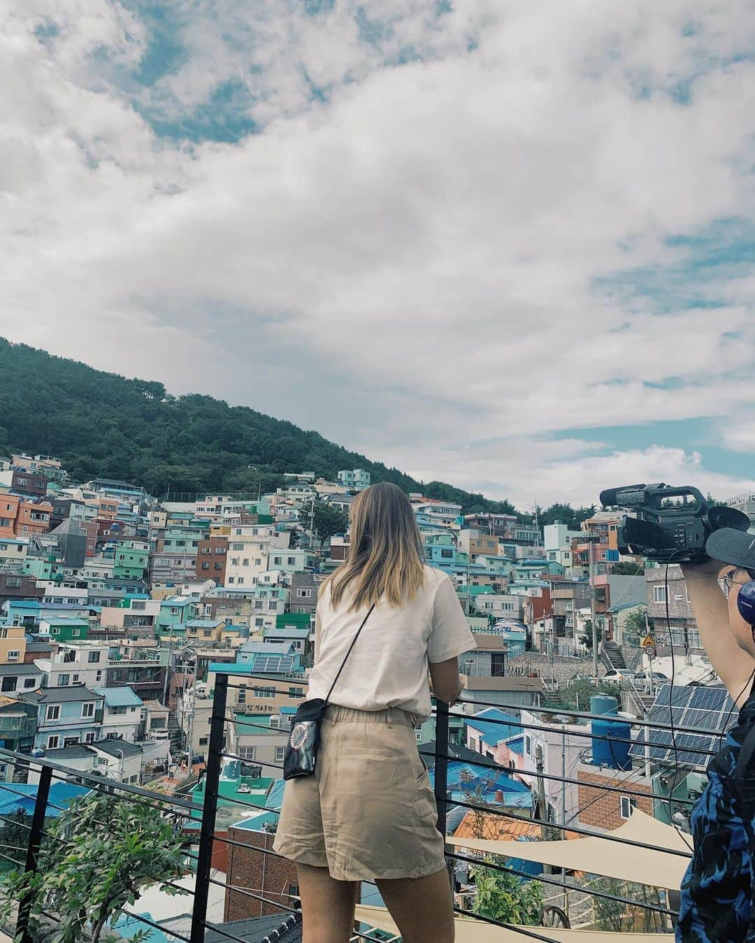 エビアン・クーさんのインスタグラム写真 - (エビアン・クーInstagram)「Here in Busan, Korea 🇰🇷 韓国ブサンに来ちゃいました〜 はい、仕事です‼️今日はカラフルな街甘川文化村だけど昔はここで朝鮮戦争の際に避難してきた人々が住む集落みたい。 今はアートと可愛いカフェがたくさん💕」9月10日 0時00分 - avian_official