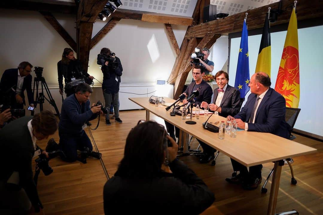 エリオ・ディルポさんのインスタグラム写真 - (エリオ・ディルポInstagram)「Conférence de presse au Parlement de Wallonie concernant la formation des gouvernements wallon et de la Fédération Wallonie-Bruxelles. #namur #parlement #wallonie #federationwalloniebruxelles #fwb #gouvernement #accord #conference #presse #media #politique #partisocialiste #socialiste #ps #instagood」9月10日 0時12分 - eliodirupo