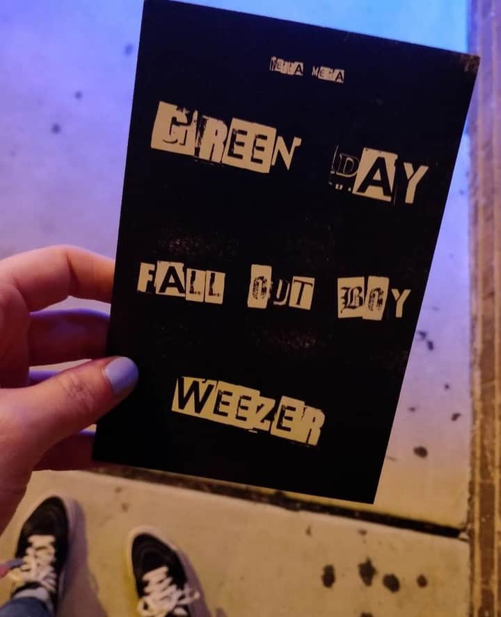 Alternative Pressさんのインスタグラム写真 - (Alternative PressInstagram)「@GreenDay, @falloutboy, and @Weezer are turning us into a basket case with all of these Hella Mega tour teasers 🙃⁠ LINK IN BIOI⁠ .⁠ Posted by Twitter user sarahjocarl⁠ .⁠ .⁠ .⁠ #falloutboy #greenday #weezer #hellamega #hellamegatour #altpress #alternativepress」9月10日 0時05分 - altpress