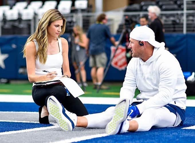 のインスタグラム：「He’s back! #OldFaithful @realjasonwitten82 📷: @42ndwitness 👗: @vtrilling @nflonfox #nfl #cowboys #jasonwitten」