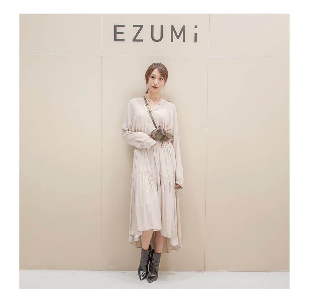 広瀬未花さんのインスタグラム写真 - (広瀬未花Instagram)「@ezumi.official 2020SS ・ 最近、JALの新制服を手掛けたブランドとしても注目のezumi。 もうかれこれ4.5年のファンで、 クローゼットもezumi率が高いのですが、今回も素晴らしかったです。 ・ “ezumi”ならではのアートや建築からインスパイアされたカッティングやシルエットがより洗練されていました。 独創的なモードスタイルと、遊び心のあるフェミニンなチェックスタイルが印象的で、ショーを観てて楽しかったです♡ 展示会が楽しみ♪ ・ ・ ・ #ezumi #2020ss #collection  #fashion」9月10日 0時11分 - micahirose